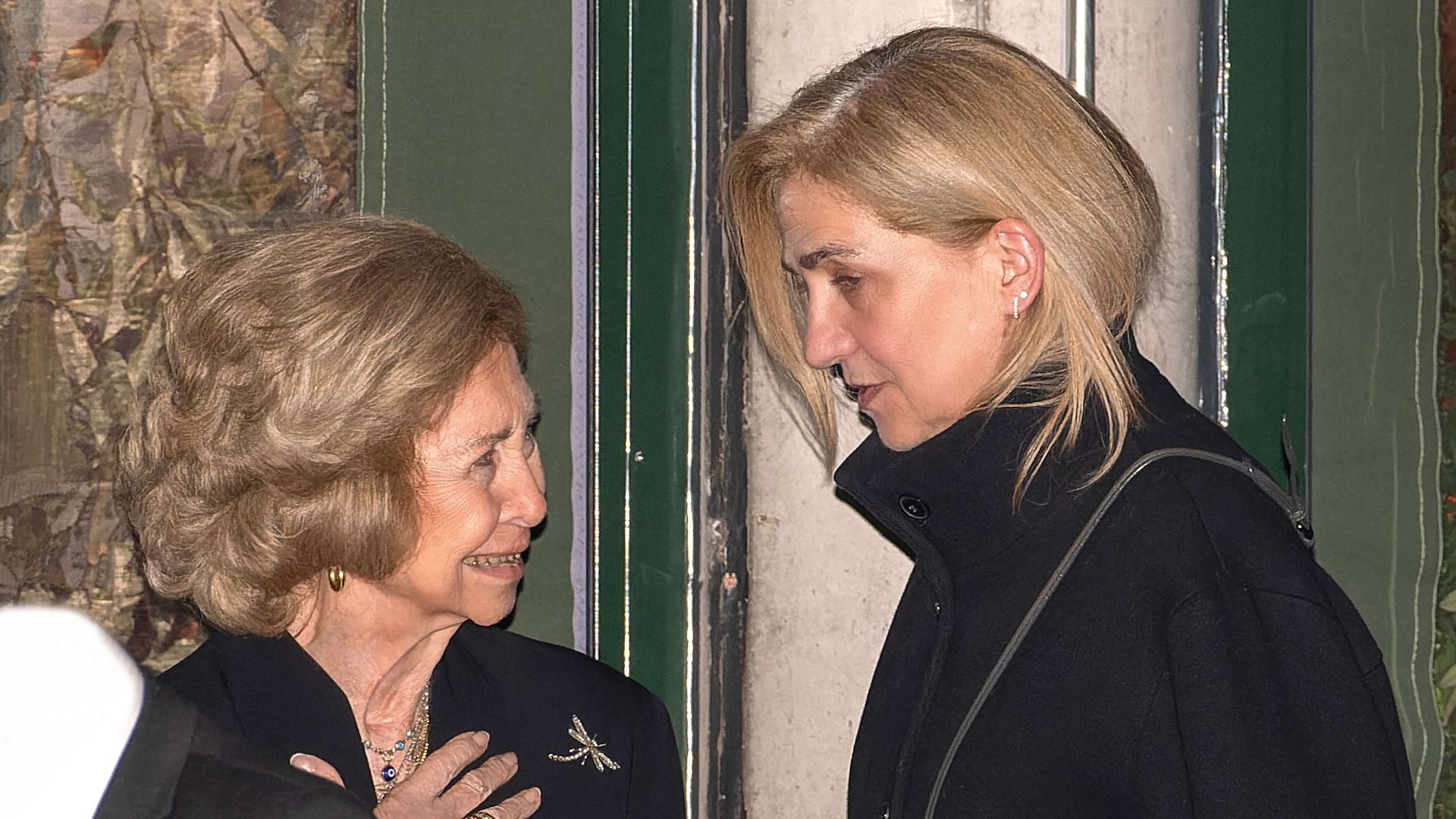 Las infantas Elena y Cristina, volcadas con la reina Sofía: plan secreto  para tres en un momento muy difícil