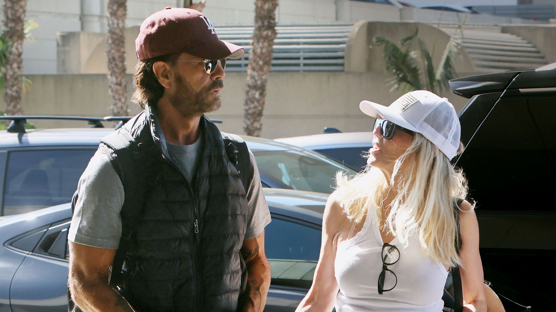 Un retrato de Heather Locklear y Lorenzo Lamas en el aeropuerto de Los Ángeles