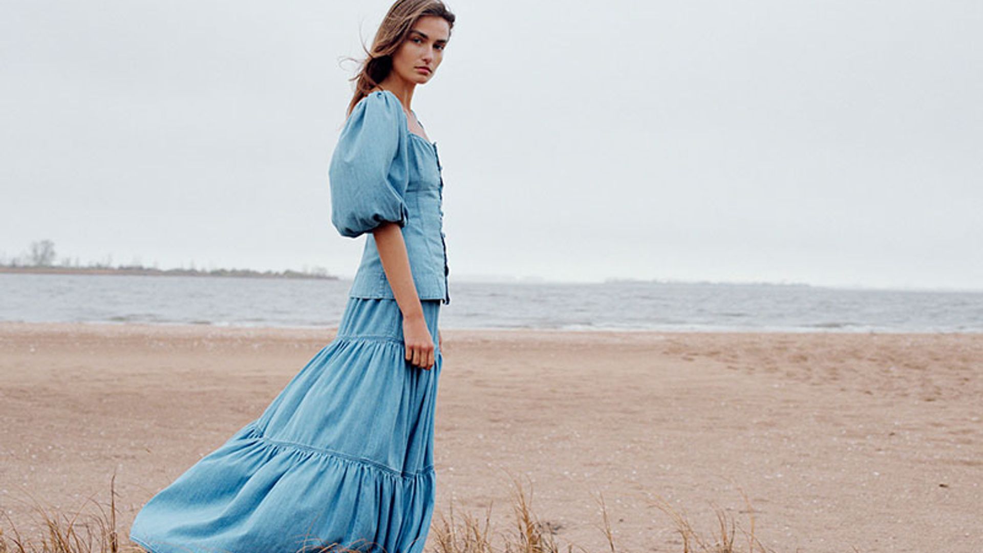 Nueve prendas que demuestran por qué el denim nunca pasa de moda