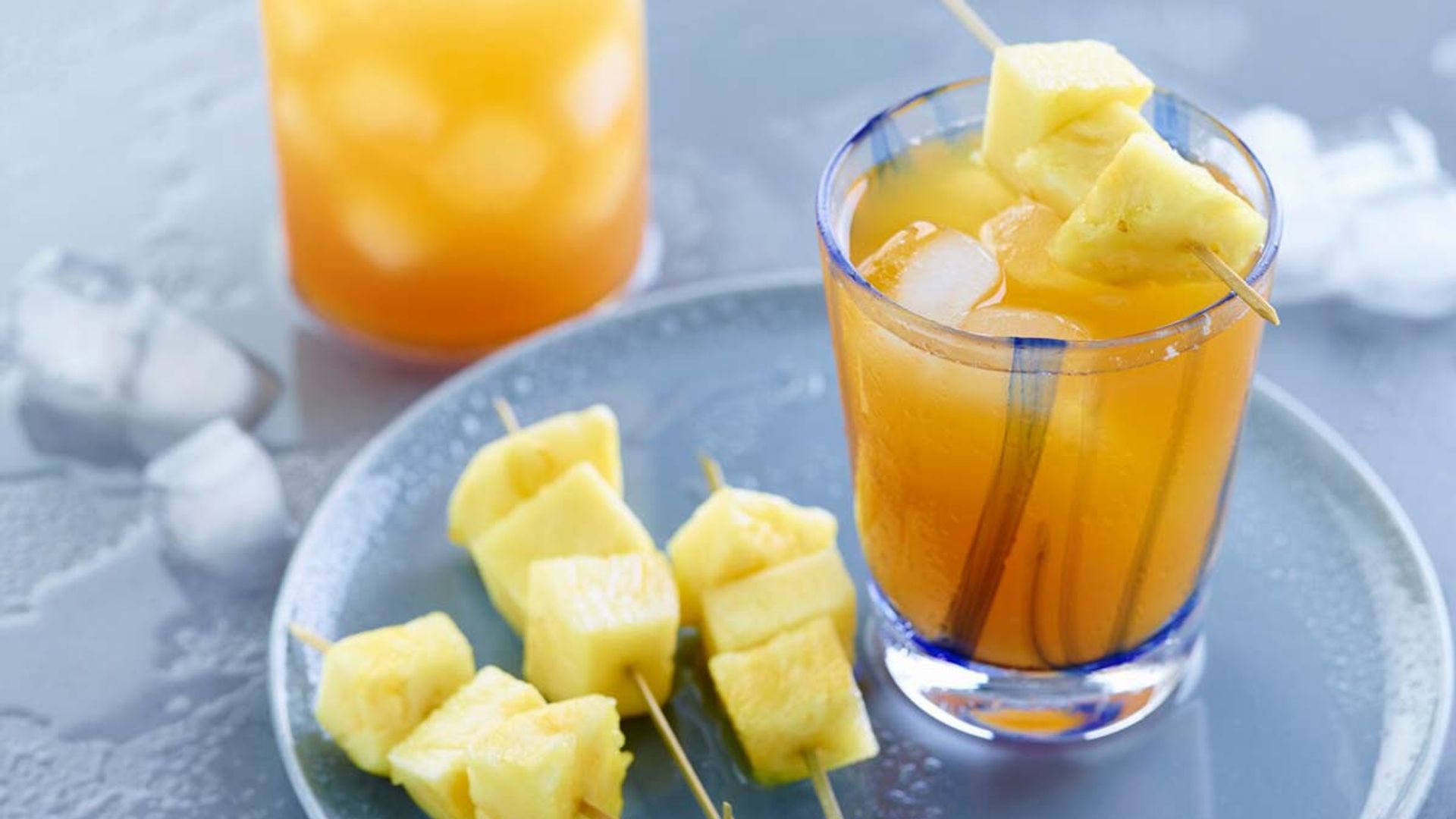 Té helado especiado con piña y 'lemongrass'