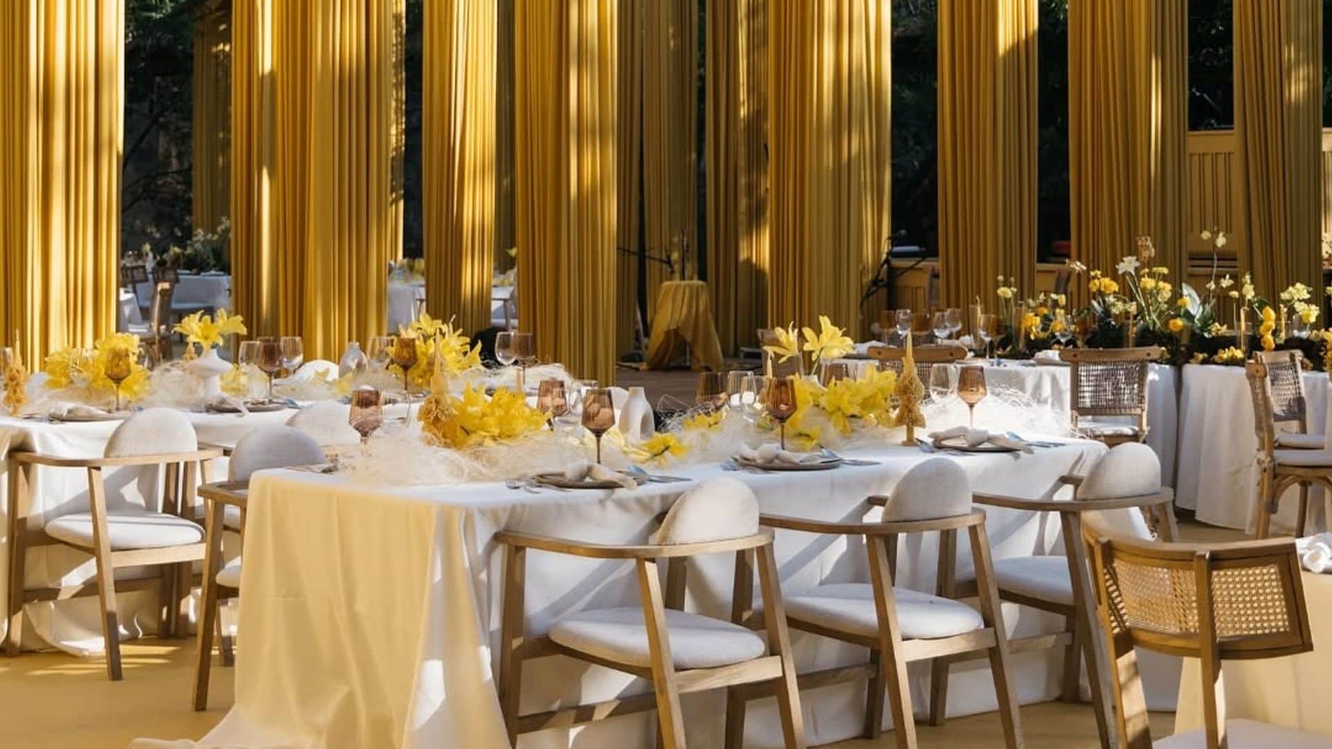Ni blanco, ni rosa: el color tendencia del verano es el protagonista de las decoraciones de boda más bonitas