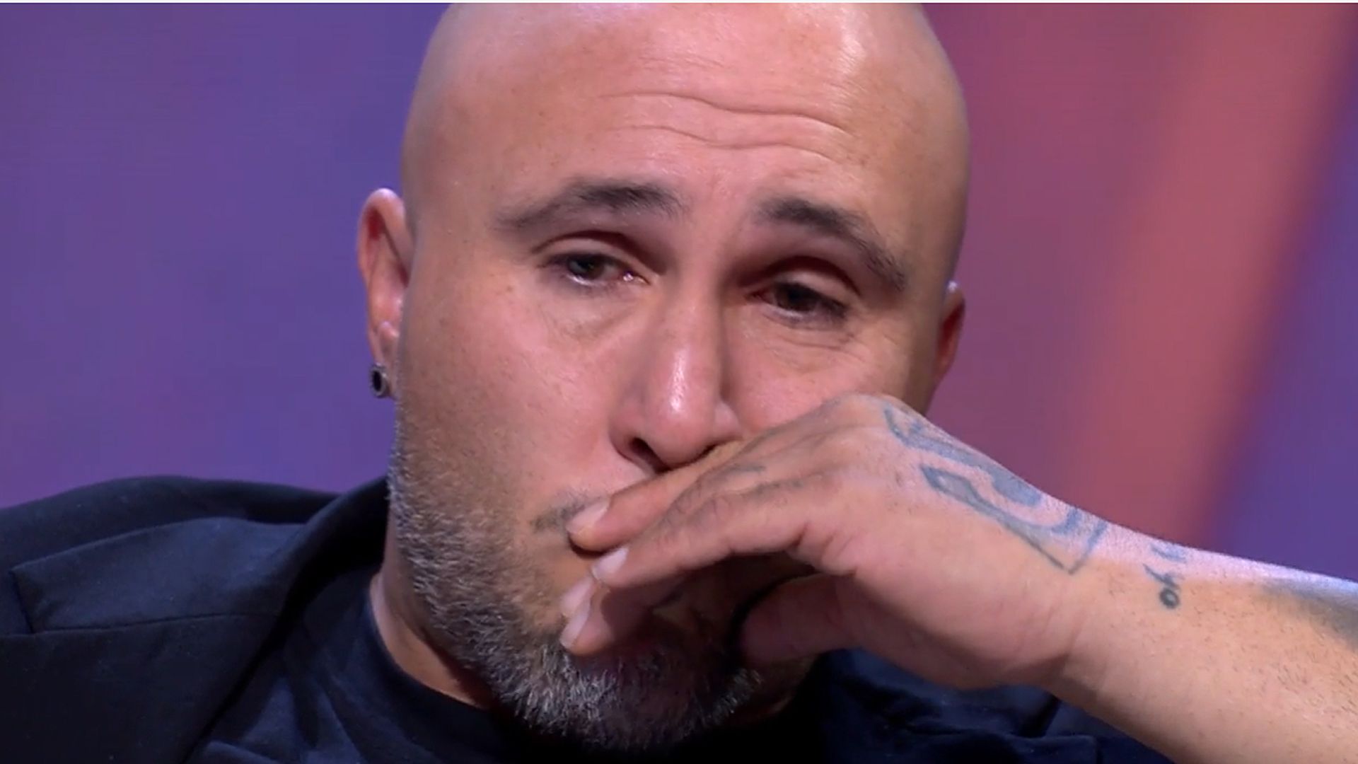 Kiko Rivera con lágrimas en los ojos pide perdón a su hermana