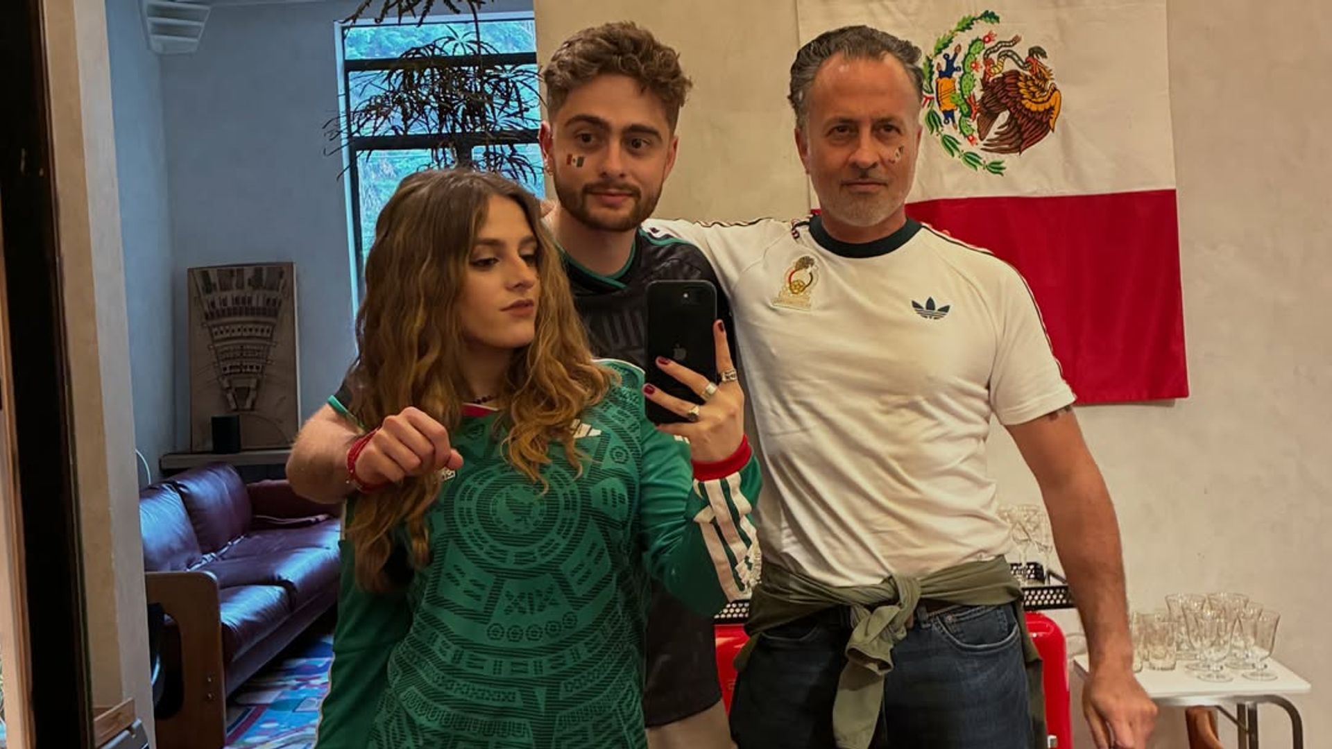 Nicolás Buenfil vompartió esta foto junto a su hermana Isabella y su padre, Ernesto Zedillo Jr.