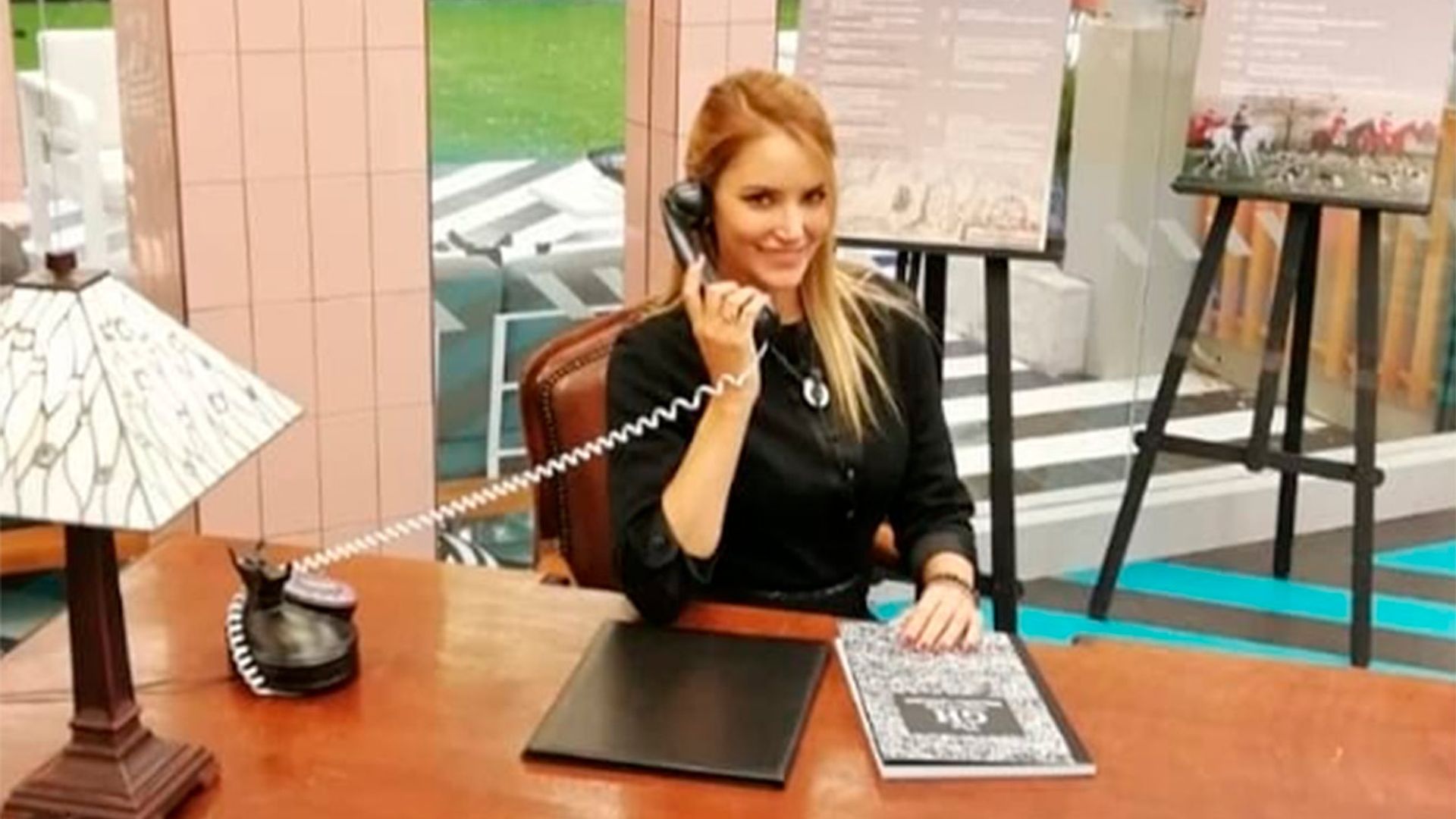 El estudio lleno de distracciones de Alba Carrillo