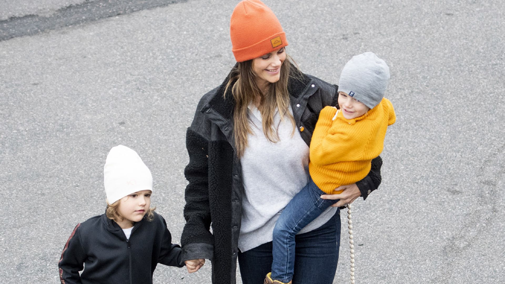 Sofía de Suecia y sus tres hijos, los mayores fans del 'piloto' Carlos Felipe