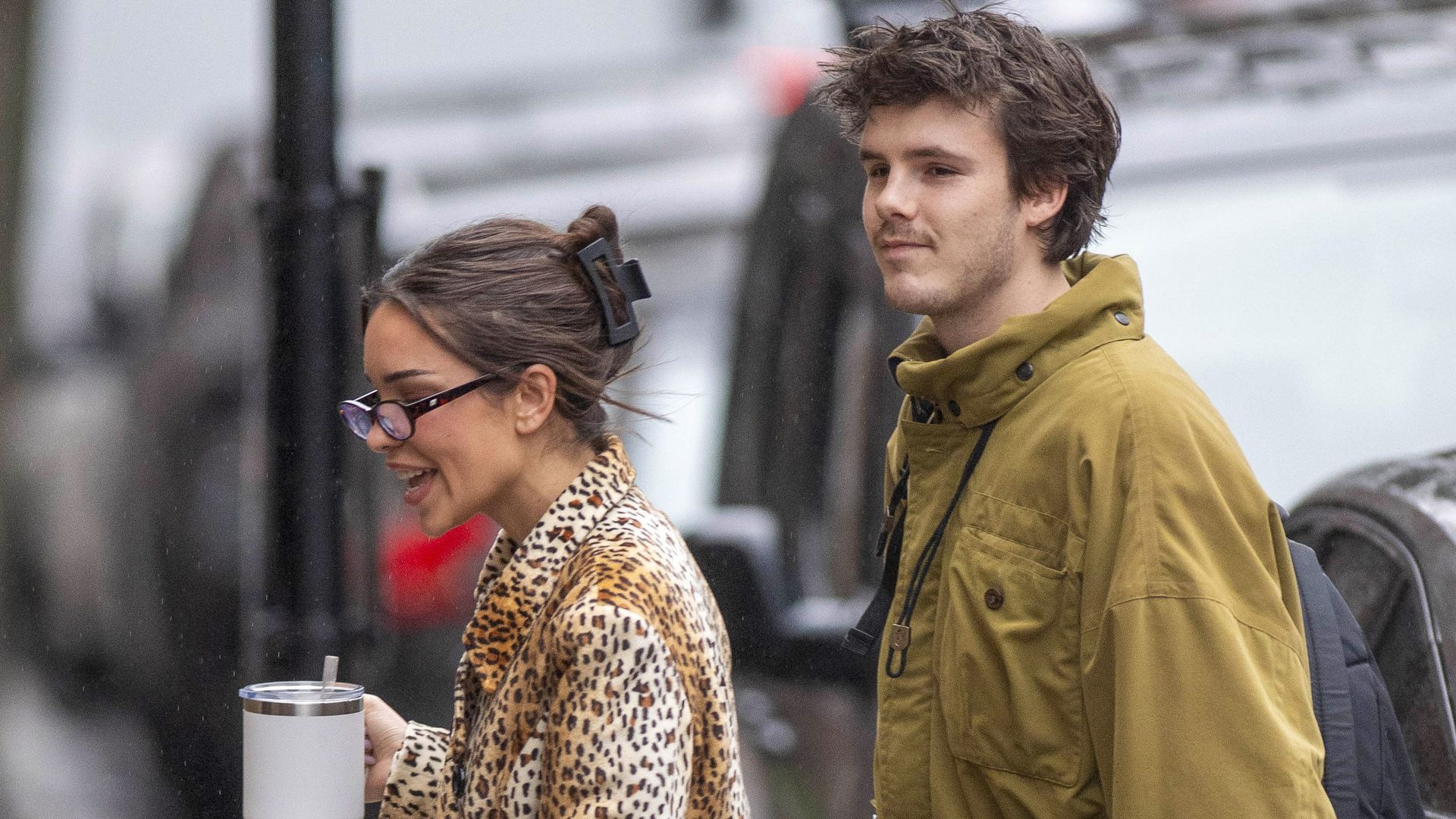 Cruz Beckham fue visto paseando por Notting Hill, Londres, con su novia Jackie Apostel.