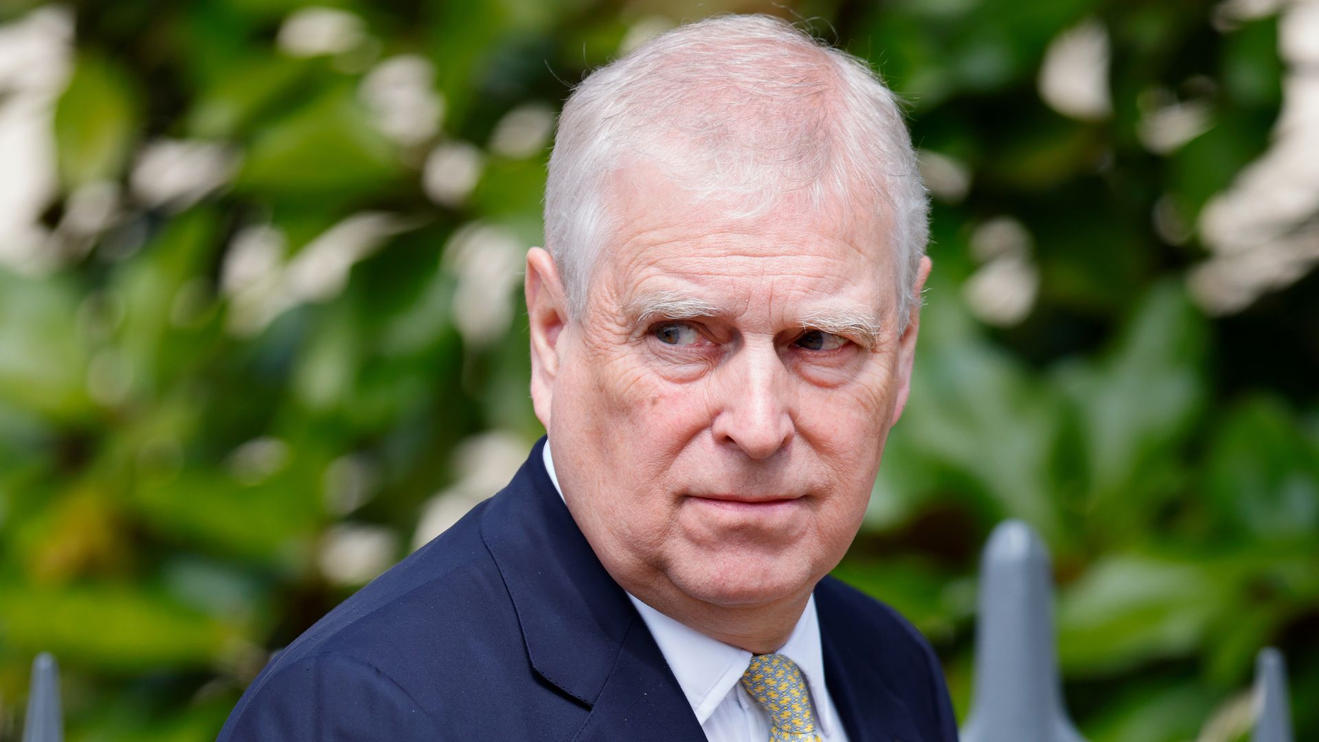 Andrés Mountbatten‑Windsor continúa bajo investigación a pesar de haber sido liberado