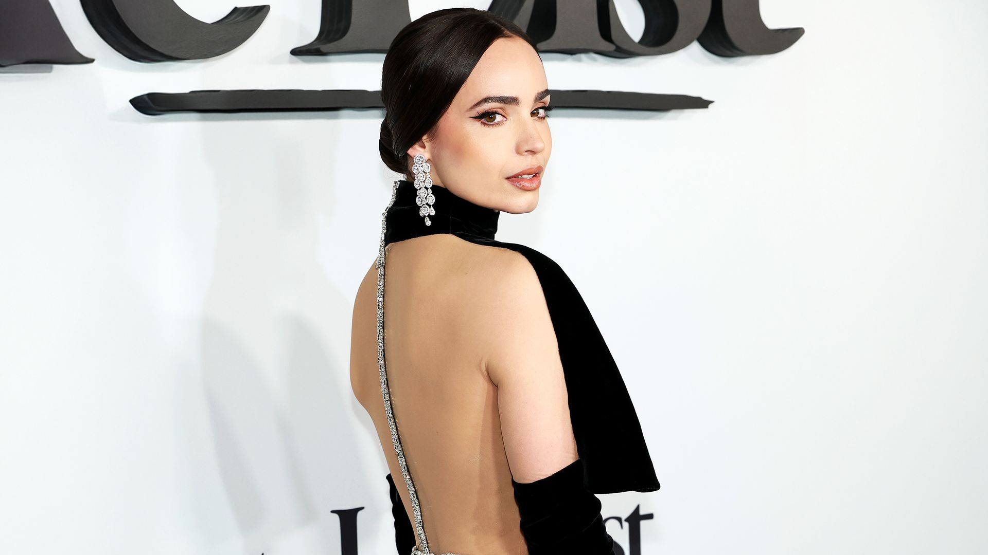 Así es Sofia Carson, la estrella con 20 millones de seguidores que estrena 'The Life List' en Netflix