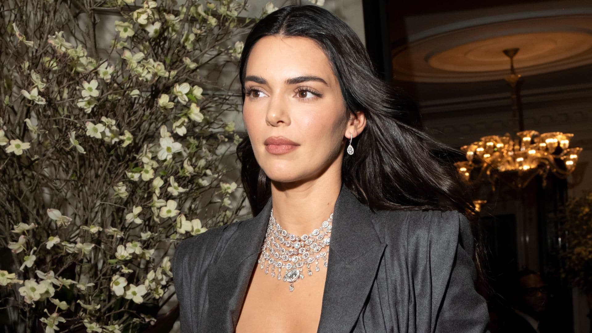 Kendall Jenner  en el Carlyle Hotel antes de la MET Gala 2025.