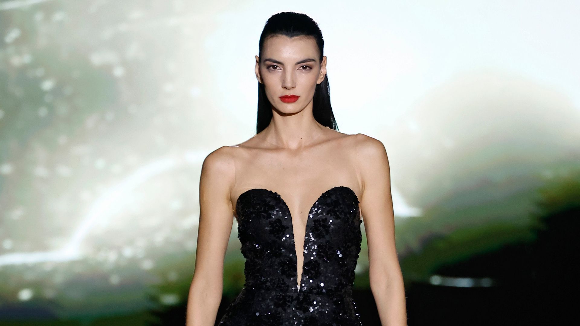 Hannibal Laguna: "Para que un vestido negro deje huella tiene que estar muy equilibrado en cuanto a textura y forma"