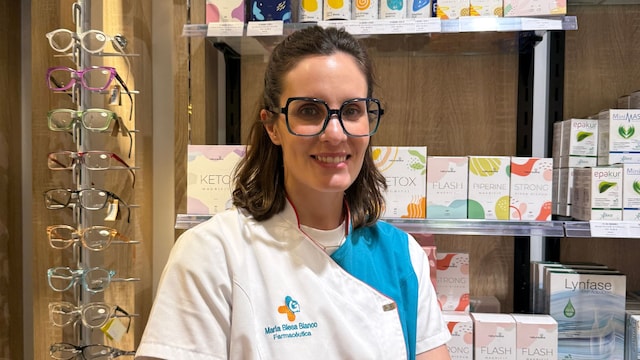 María Blesa en la Farmacia con productos de Naturadika