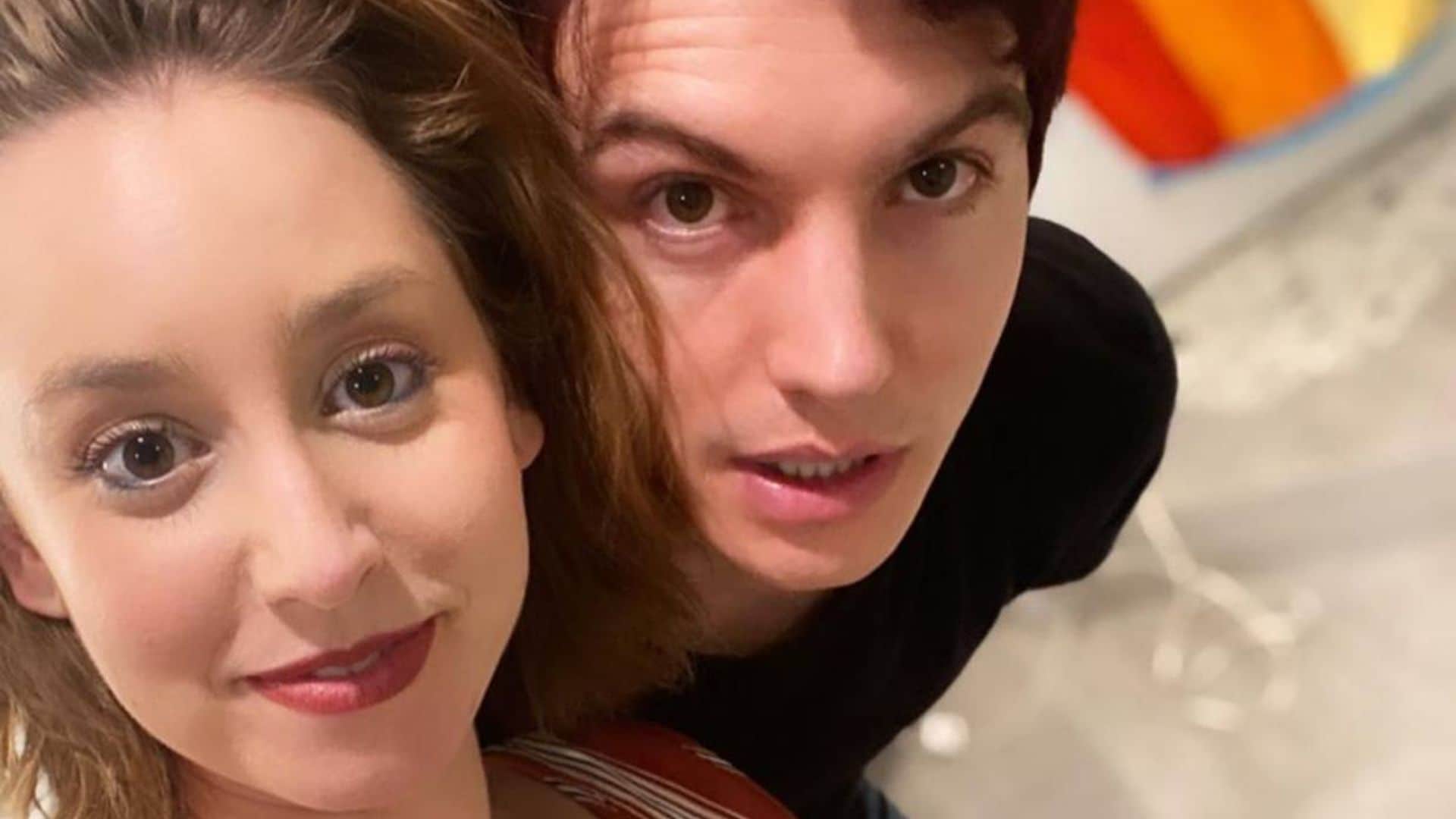 Fiebre de los setenta: Jazmin Grimaldi y su novio se transforman en Sonny y Cher