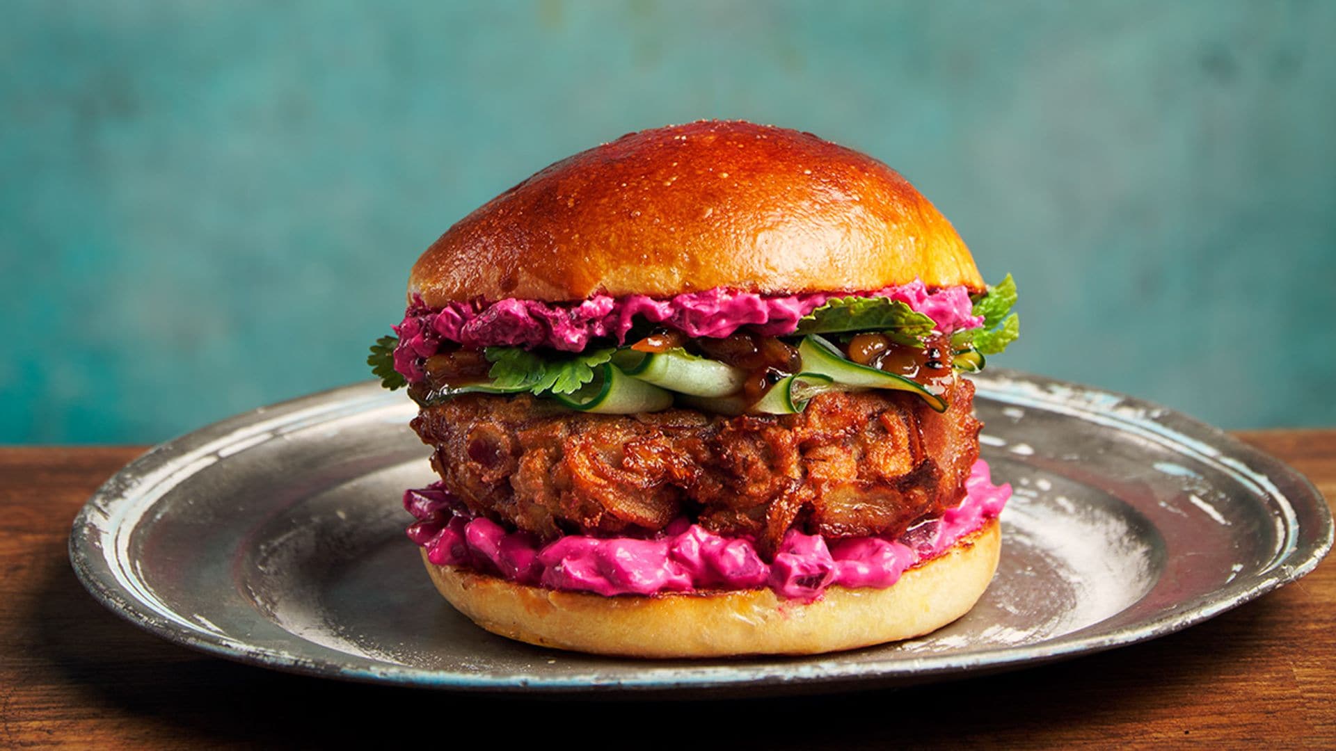 'Bhaji Burgers' con 'raita' de remolacha y 'chutney' de mango