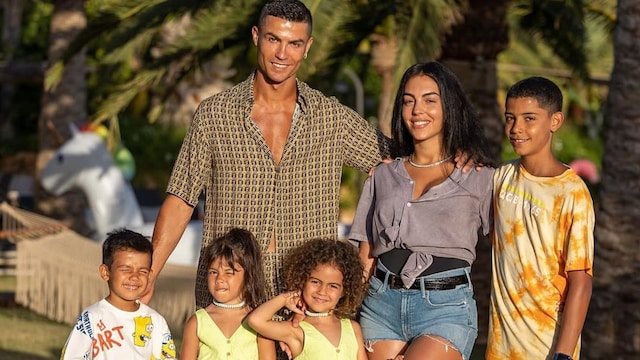 Cristiano Ronaldo con Georgina Rodríguez y sus hijos