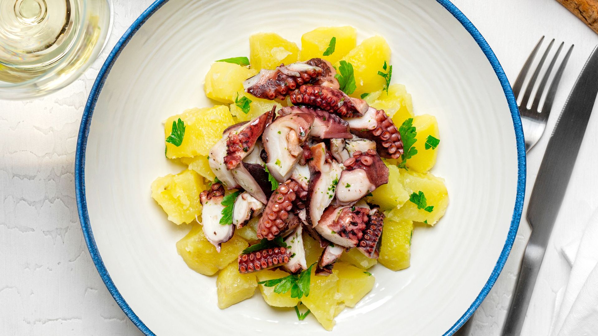 Ensalada de pulpo y patata. 