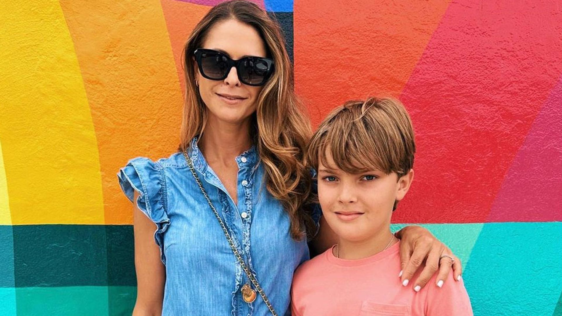¡Qué cambiado! Magdalena de Suecia presume de hijo en su paseo por el