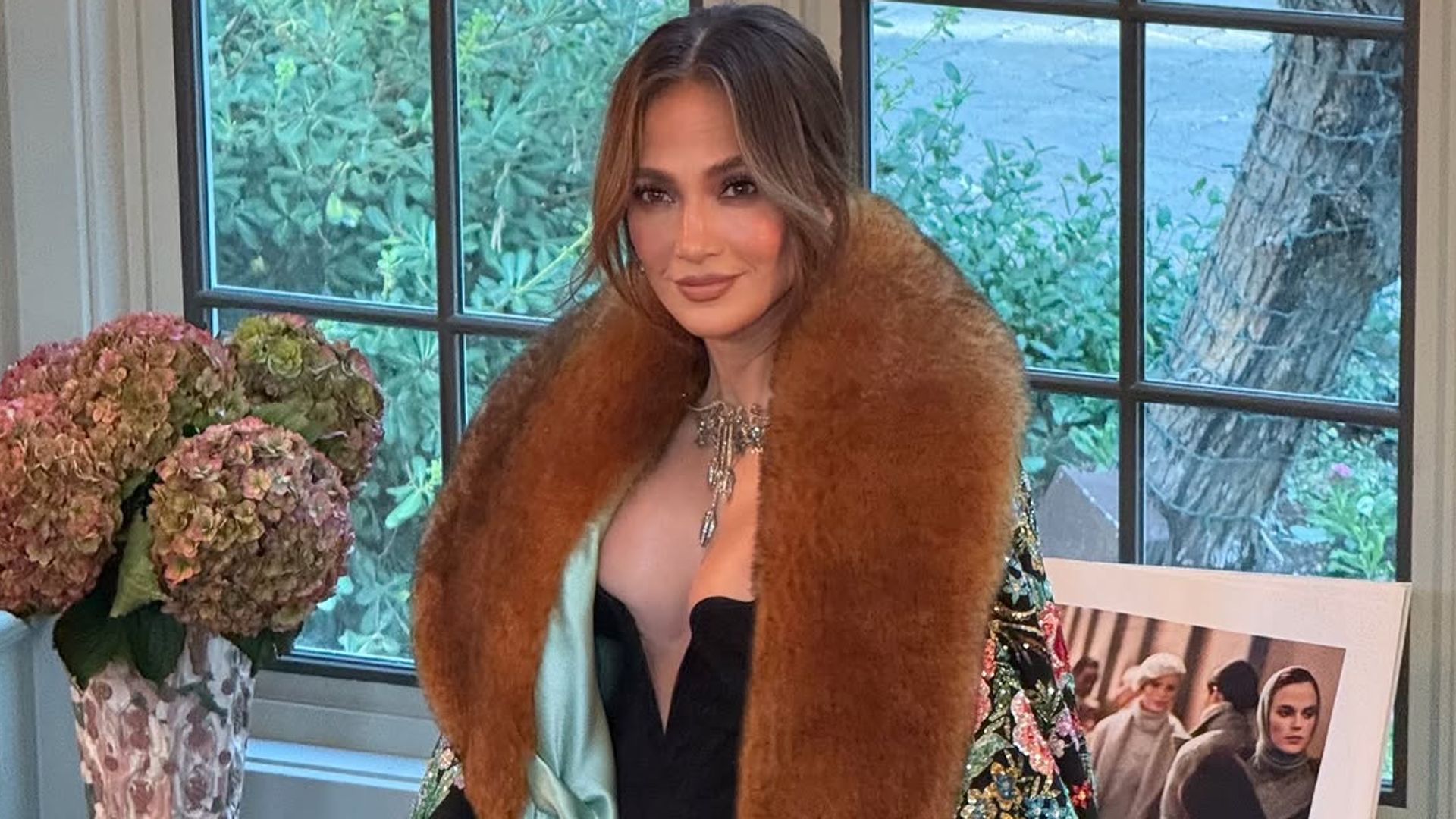 Jennifer Lopez con un mantón de Manila