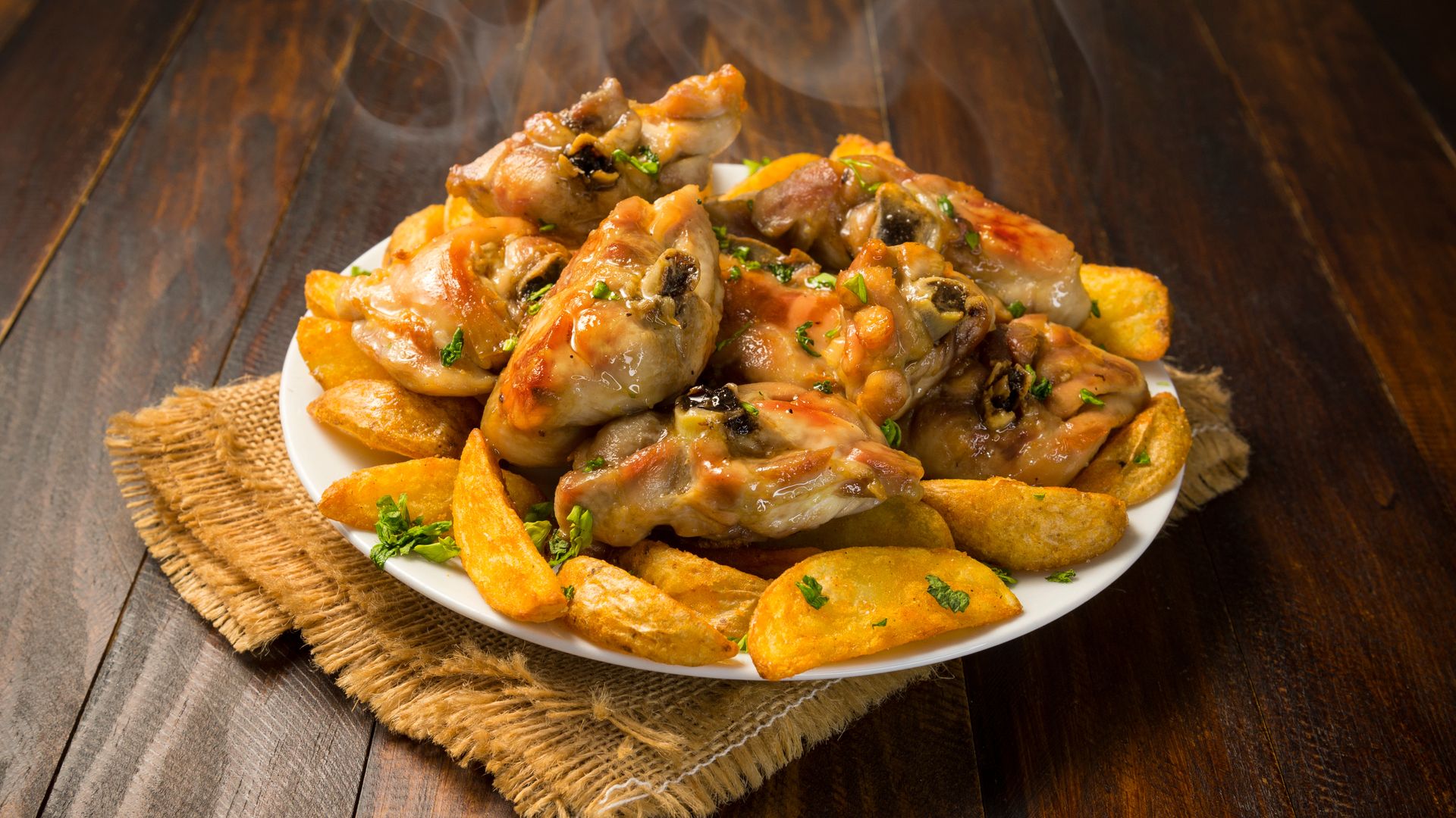 Cómo hacer pollo al ajillo para que quede tierno y jugoso: la receta más fácil y tradicional