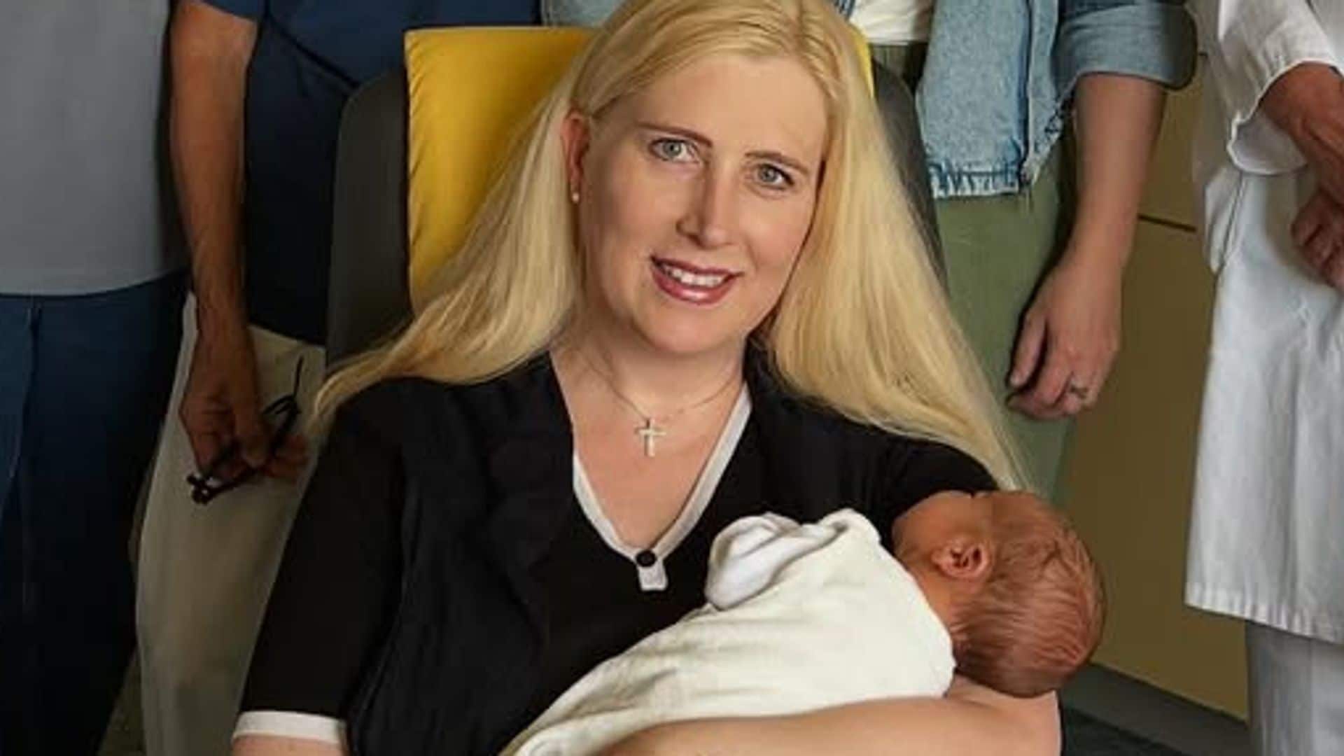 La princesa Josefa Von Hohenzollern da la bienvenida a su hijo tras la trágica muerte de su marido
