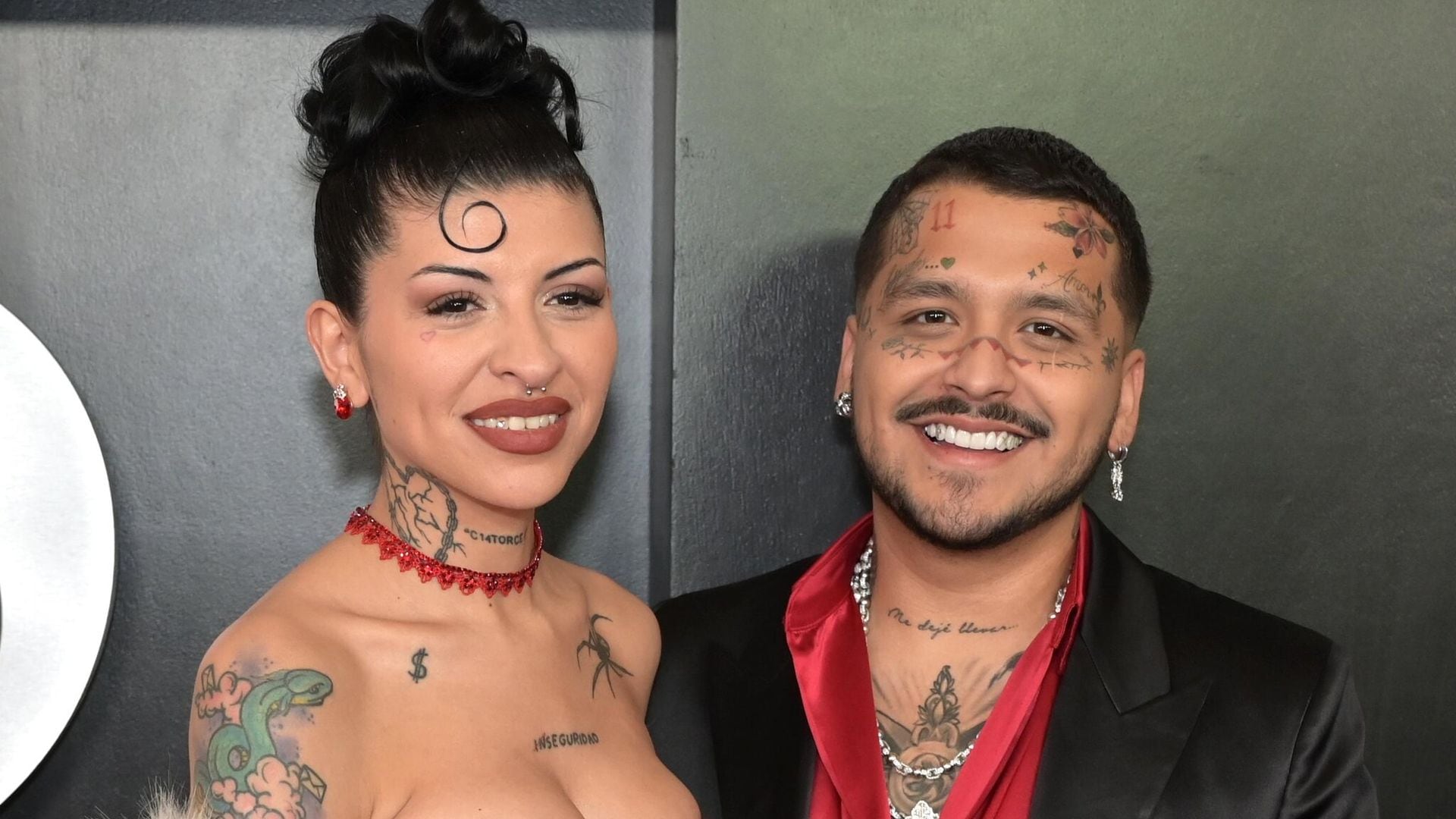 Christian Nodal y Cazzu reaparecen juntos en la gala de Persona del Año en Las Vegas