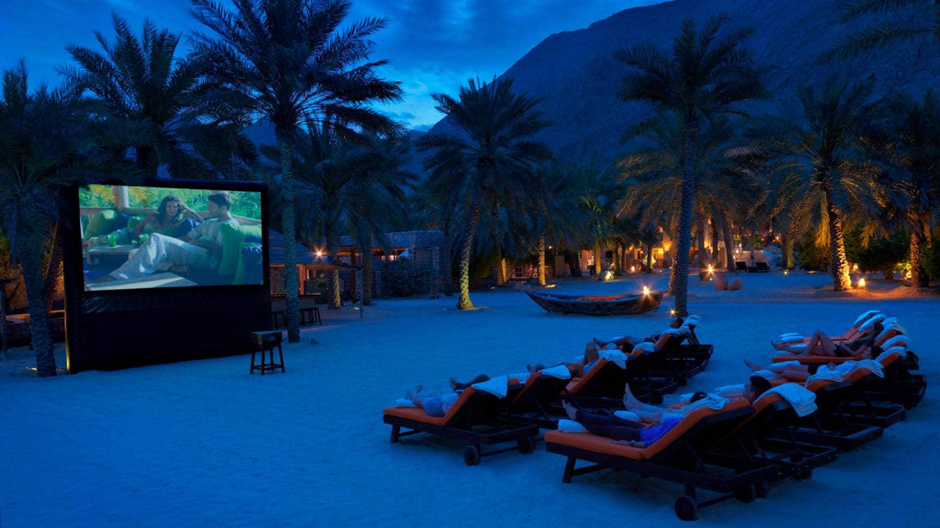 Hoteles de lujo con cine al aire libre para vivir historias de película