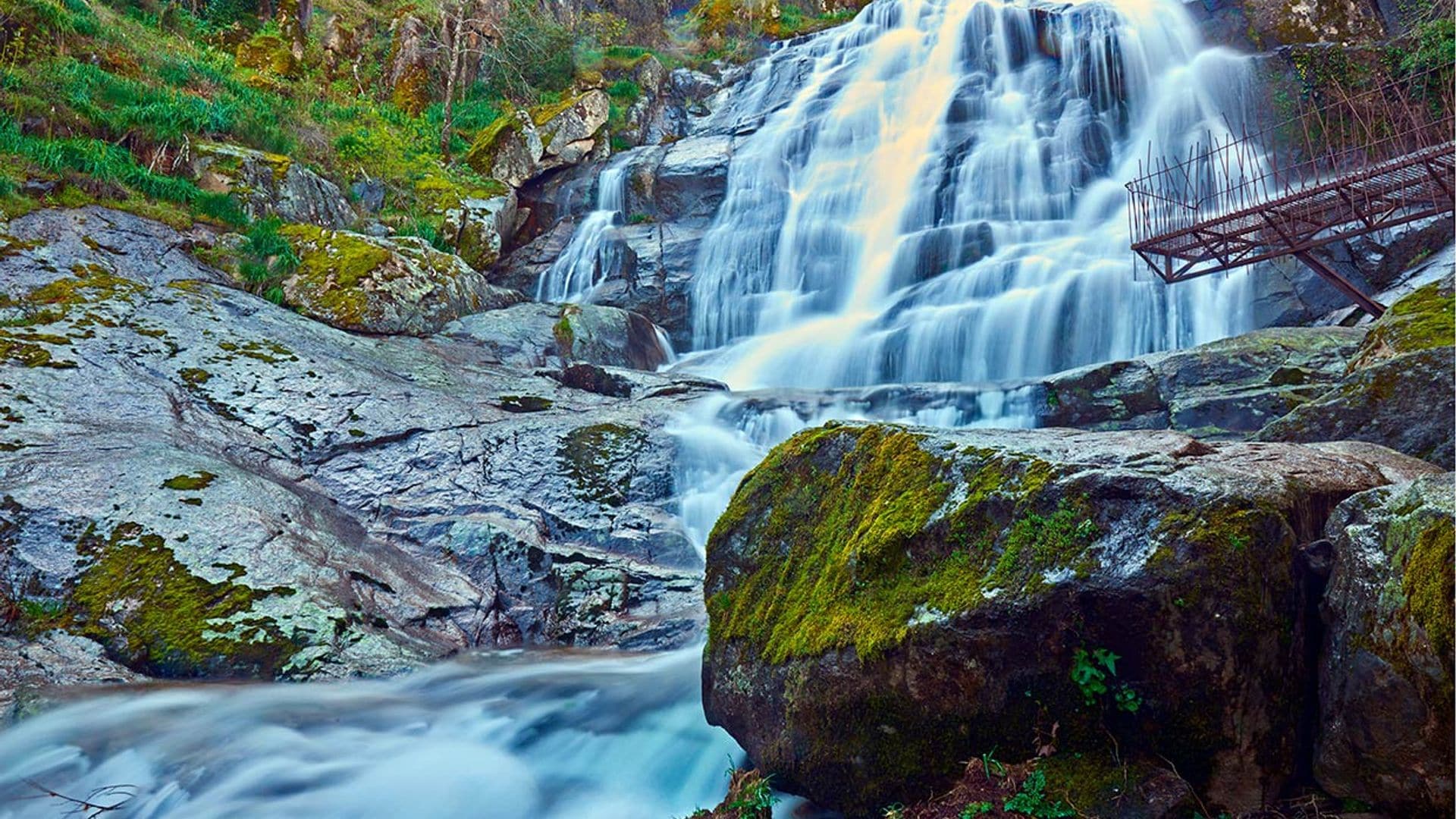 El mejor baño del verano está en las piscinas naturales del valle del Jerte