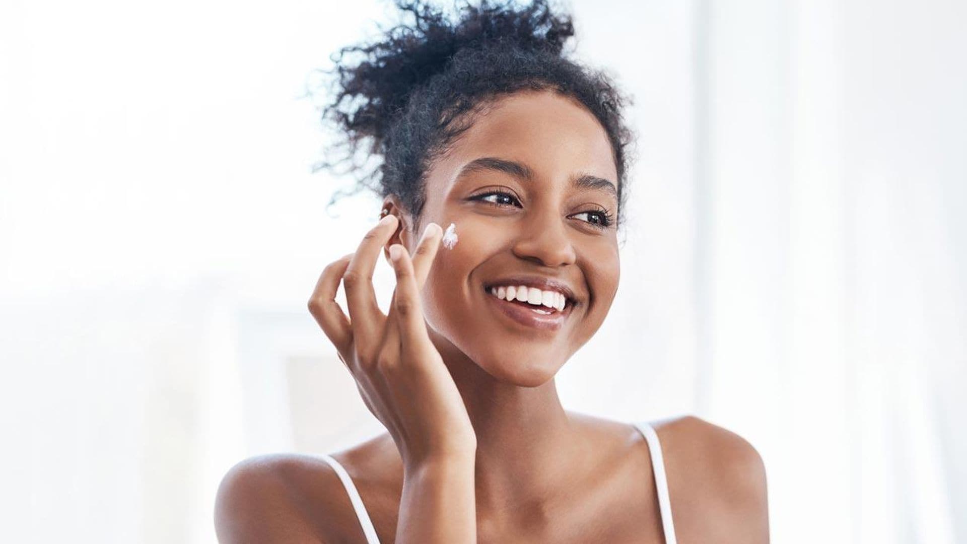 ¿Tienes más de 30? Considera aplicar cualquiera de estas cremas antes de dormir