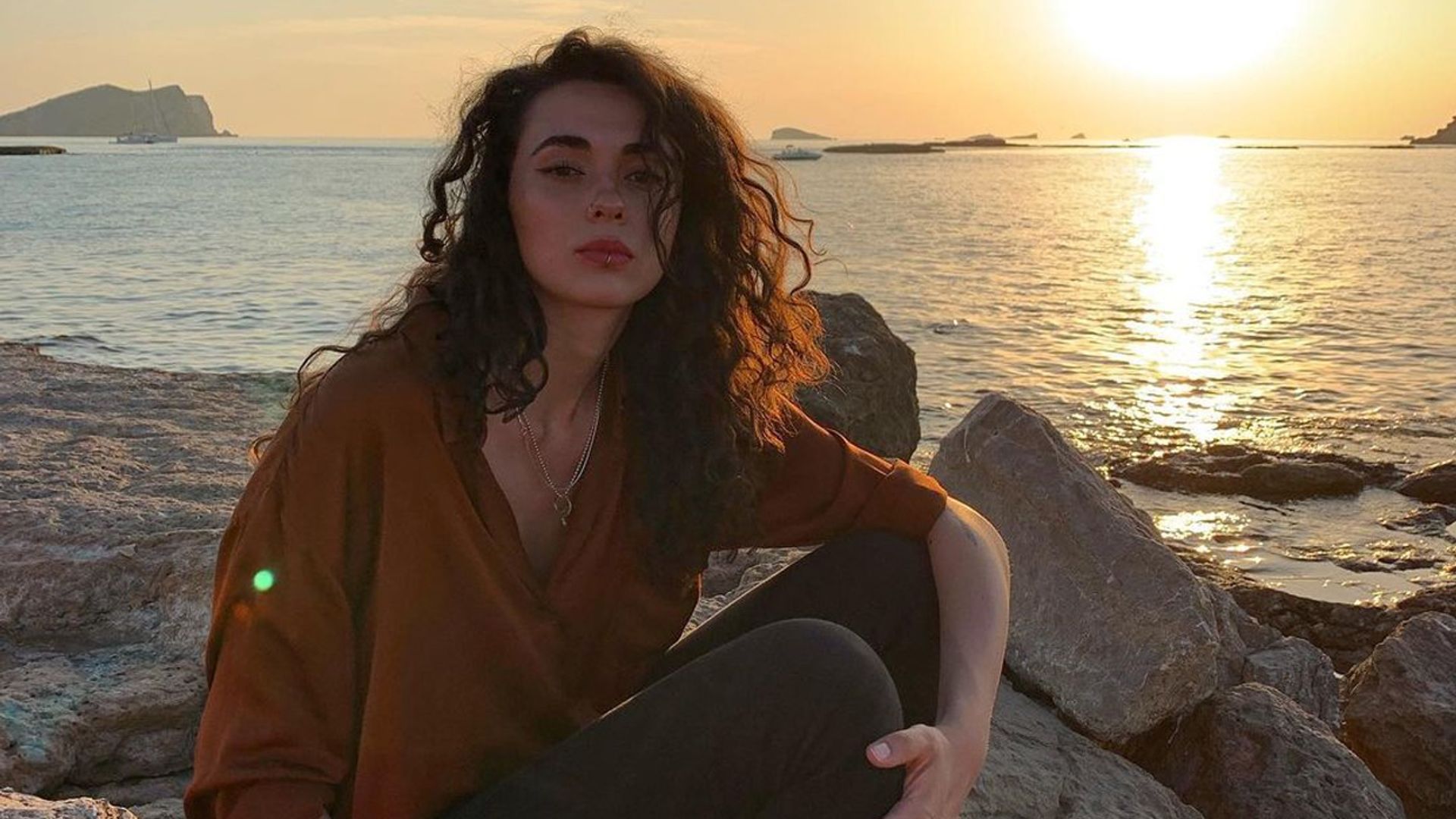 Así es Alice Wonder, la candidata a Eurovisión que emocionó a la Reina con su voz