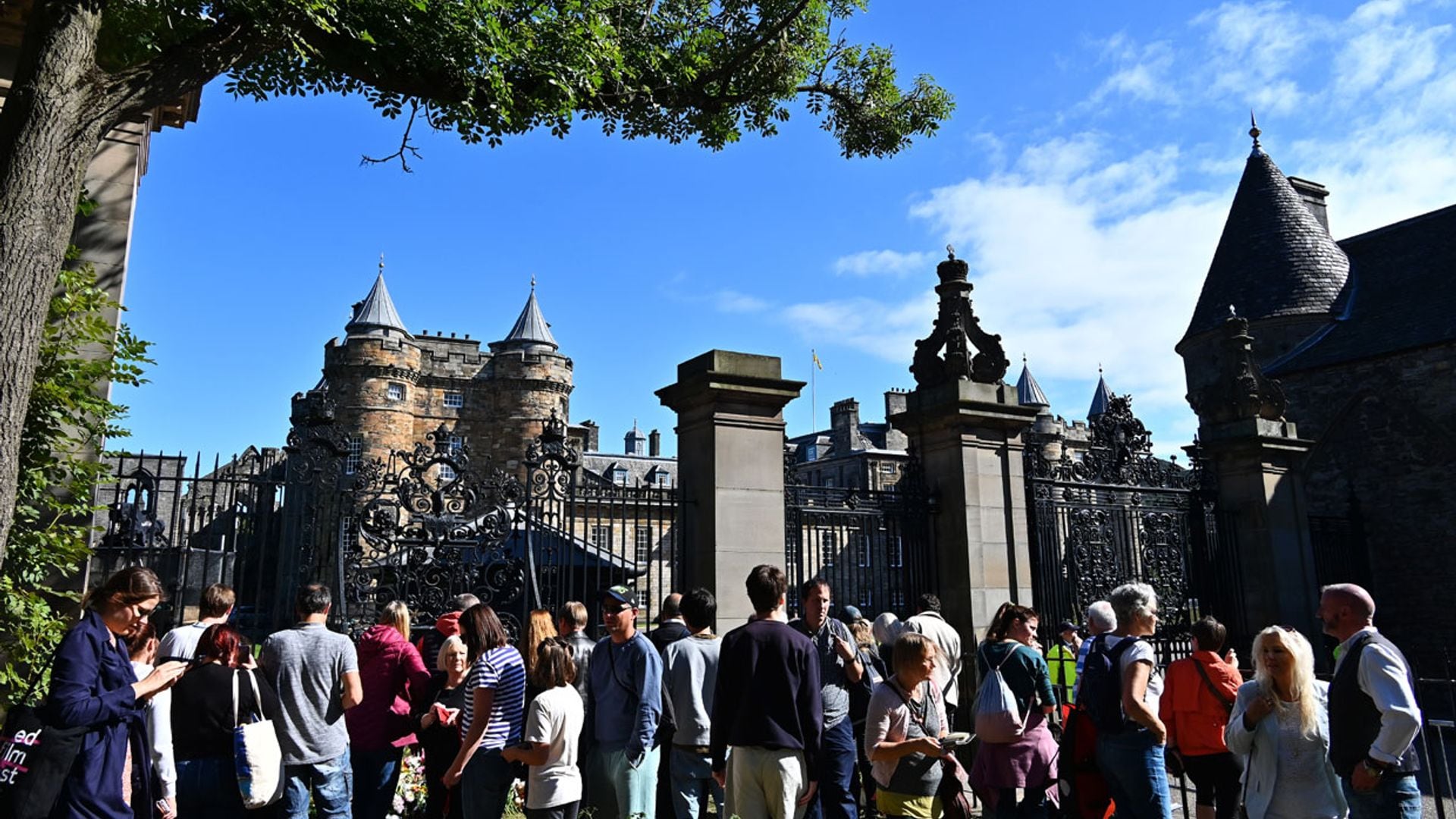 Así es el Palacio de Holyroodhouse, el lugar donde permanecerá el féretro de Isabel II hasta el lunes por la tarde