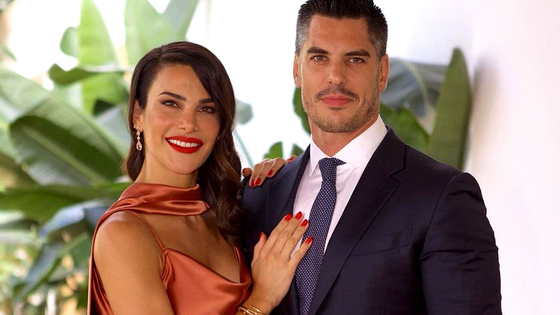 Carla Barber protagoniza las fotos más espectaculares con su pareja, el cirujano Carlos Rubí, juntos en una boda