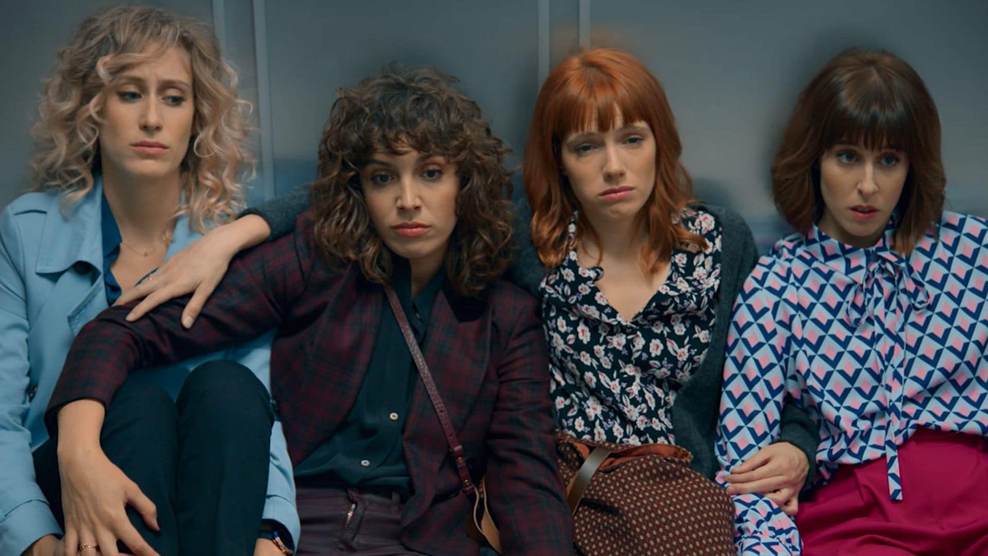 Descubre en ¡HOLA! los secretos del vestuario y la evolución de los personajes en la segunda temporada de 'Valeria'