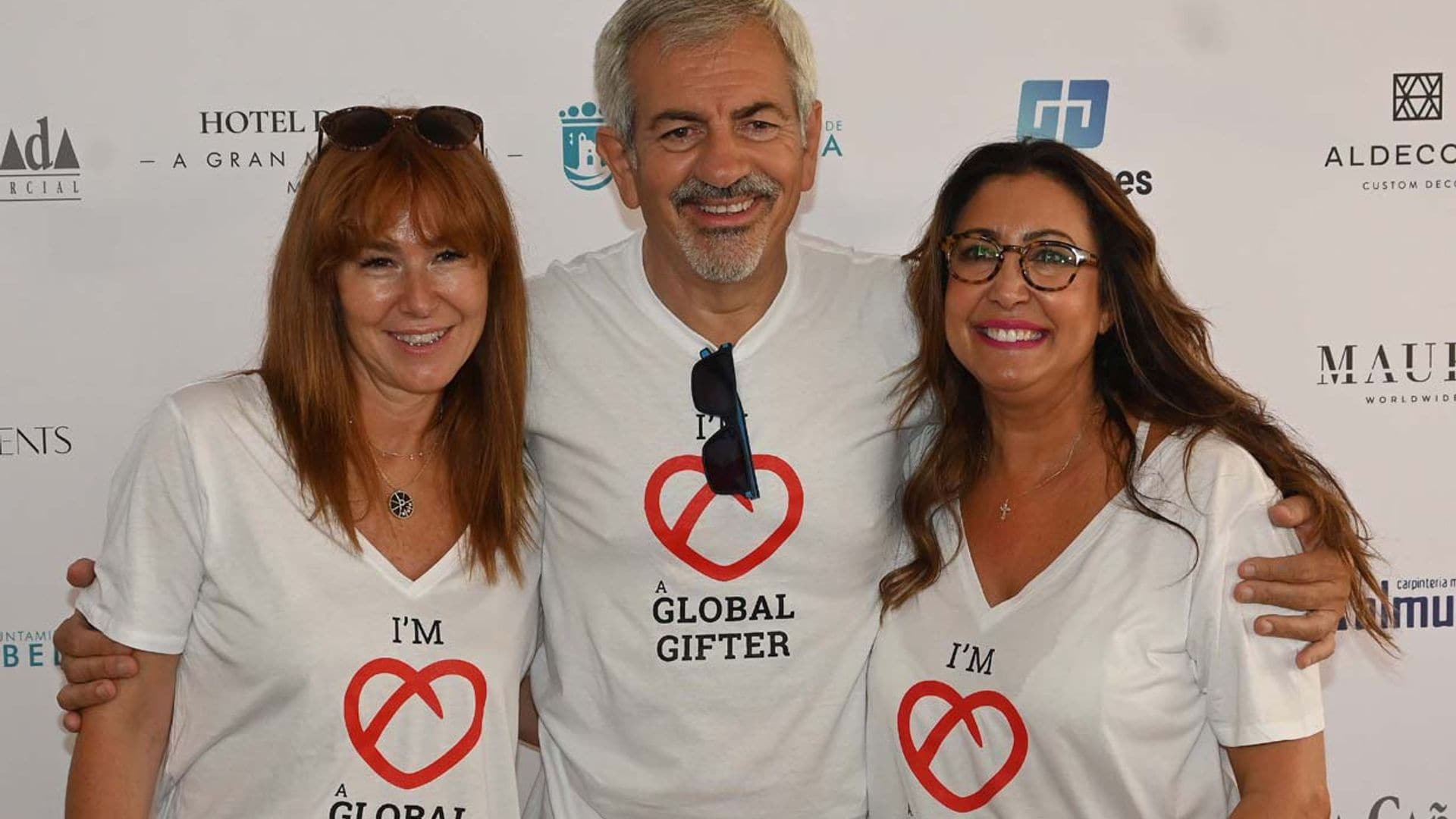 Carlos Sobera afianza su compromiso con la solidaridad junto a su mujer, María Bravo y Julio Baptista