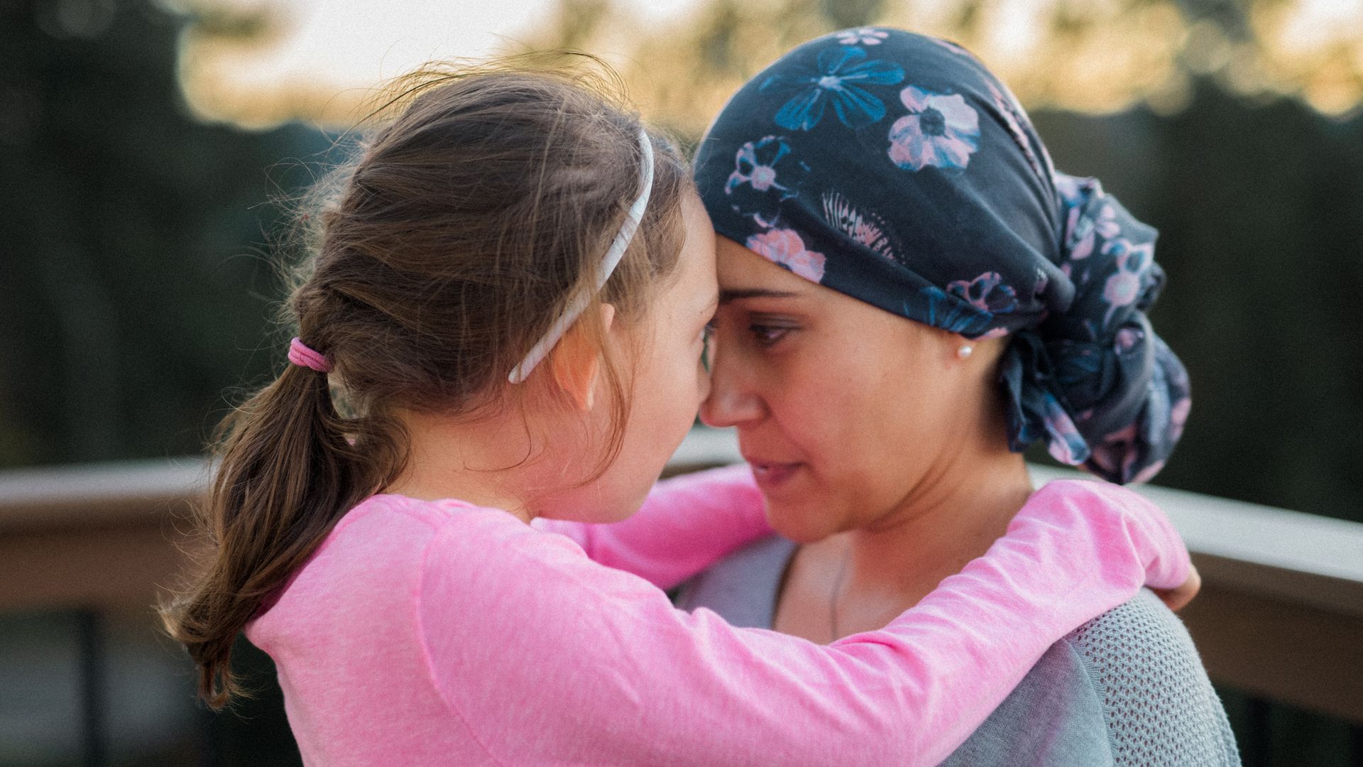 Silvia Flor, científica, sobre cómo hablar del cáncer de mama a un hijo: "Necesita una explicación realista, sentirse integrado en el proceso y acompañamiento emocional"