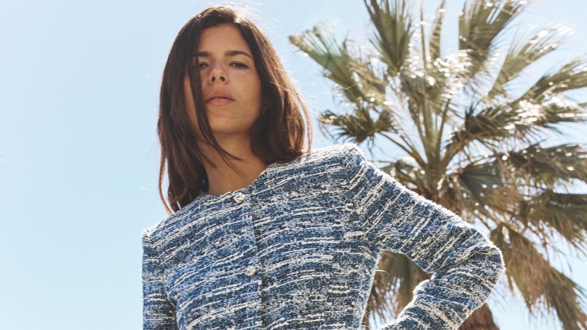 Abrigos en julio y bañadores en enero: la mejor estrategia para comprar en rebajas según las expertas en moda