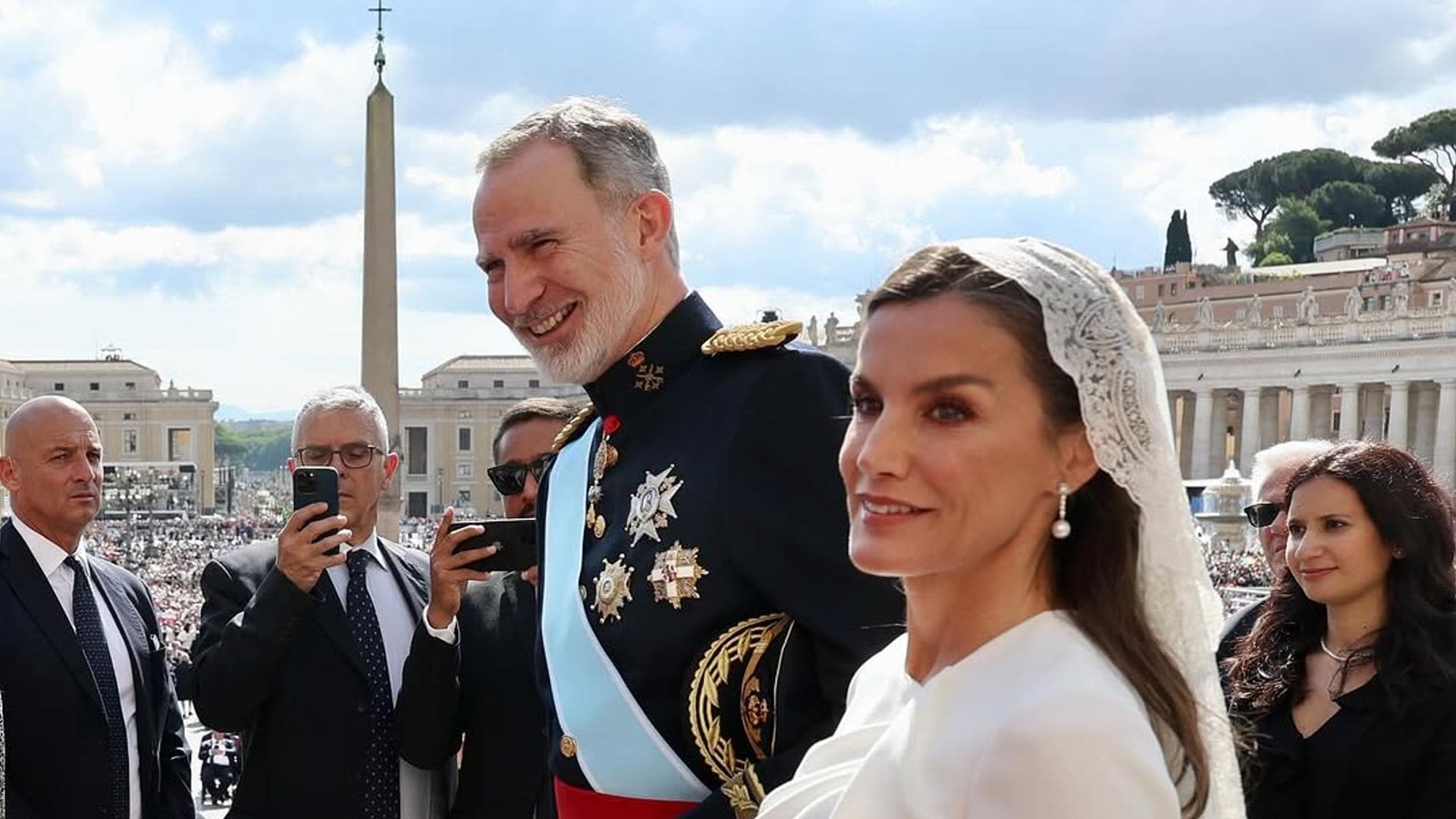 Una experta analiza el uso de la mantilla de la reina Letizia: 'La veo impecable, aunque con un pero'