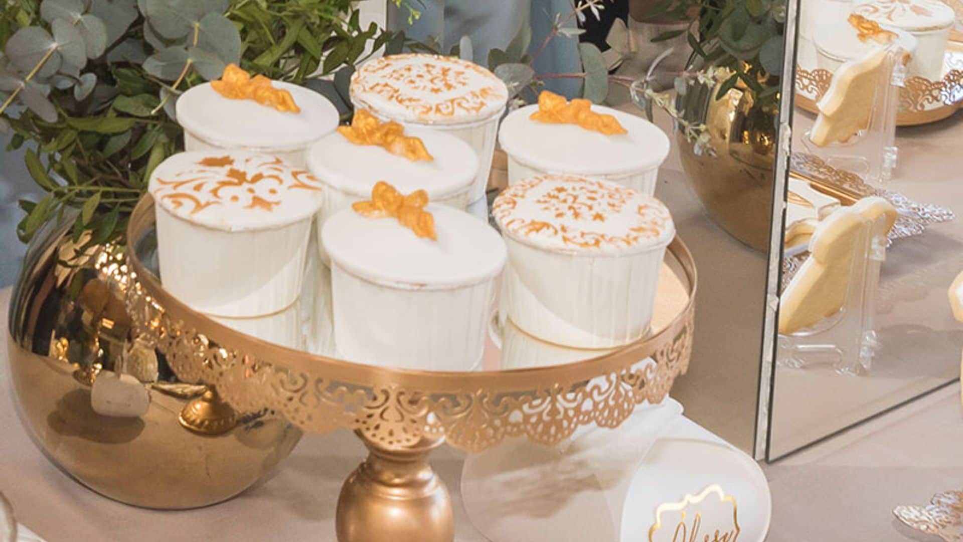 Cupcakes con cobertura de fondant y polvo de oro