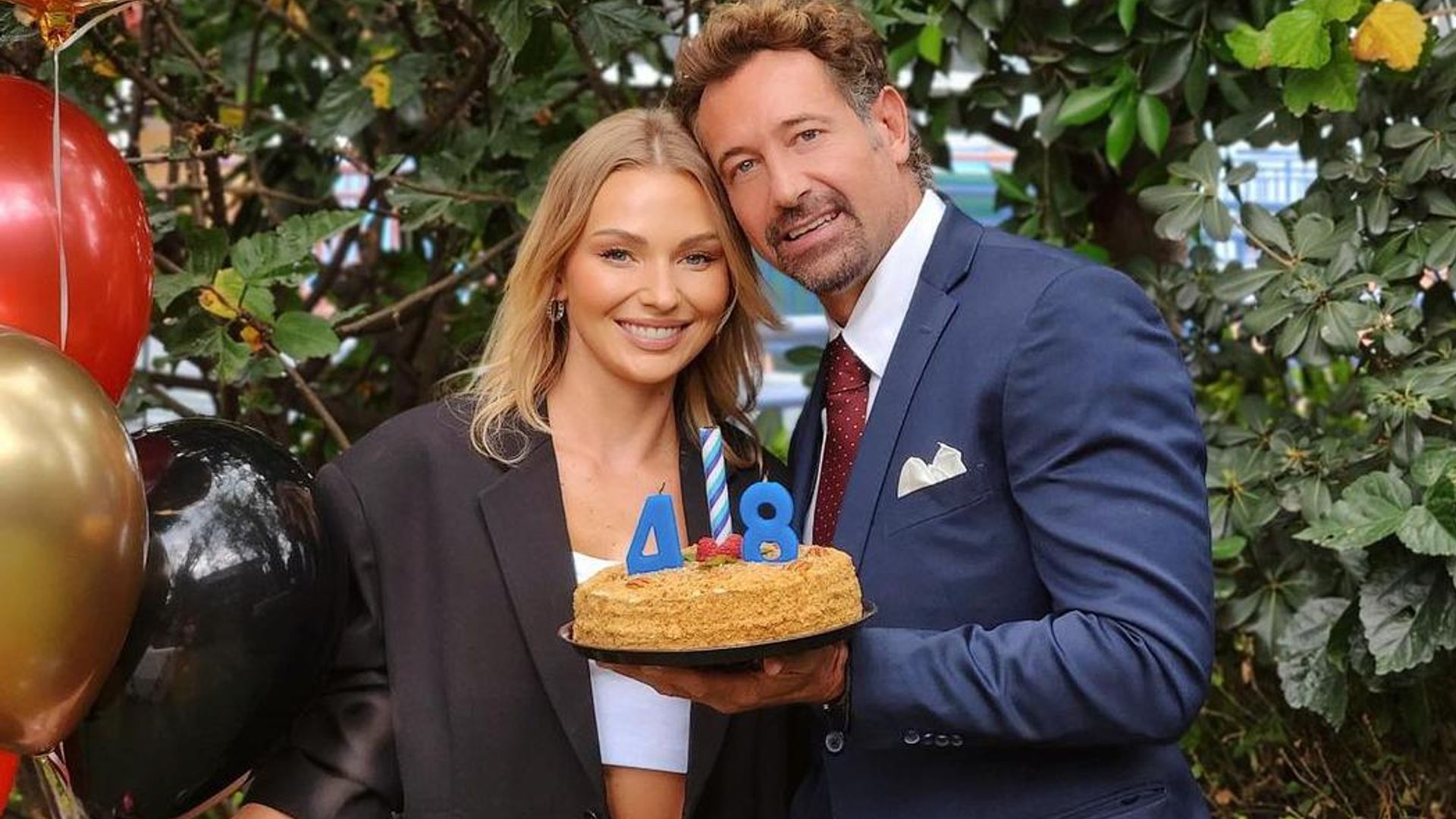 Irina Baeva, de lo más enamorada en el cumpleaños 48 de Gabriel Soto