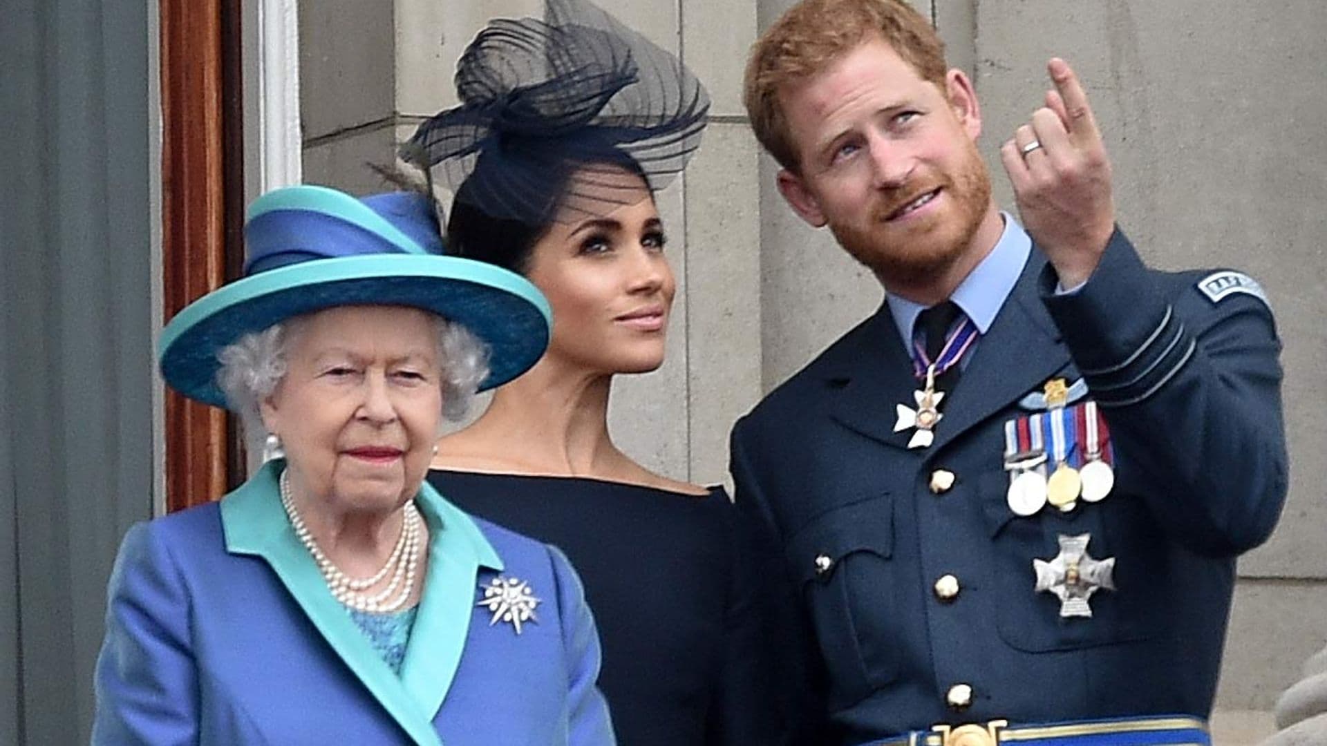 La Reina pide a los duques de Sussex un paréntesis en su nueva vida para asistir a un importante acto