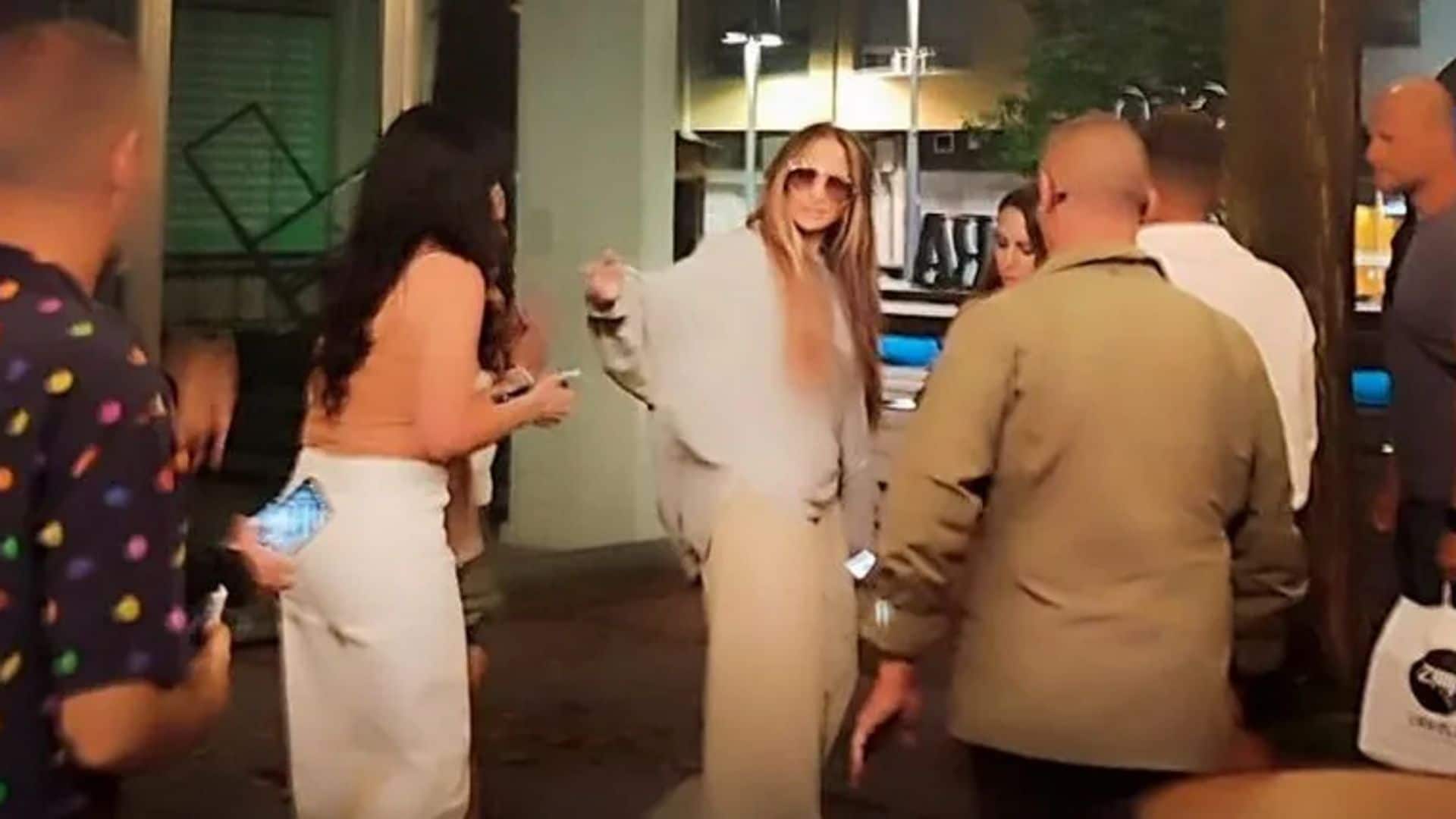 Costilla de cerdo y merluza frita: la cena de Jennifer López en este restaurante de Pontevedra