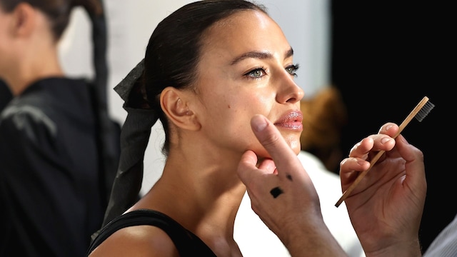 Irina Shayk en el backstage de Michael Kors