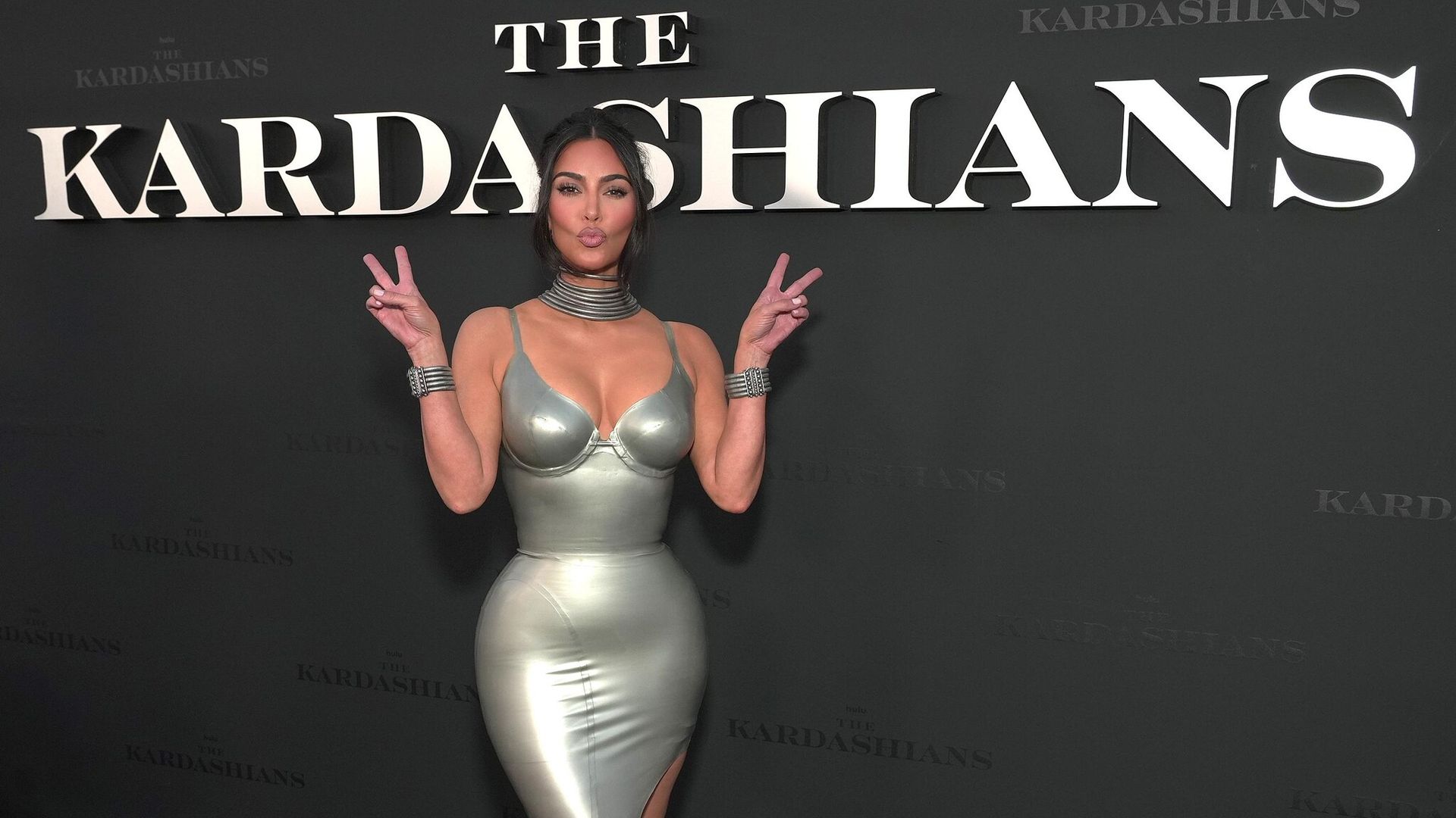 Kim Kardashian acude al estreno de ‘The Kardashians’ con su novio Pete Davidson