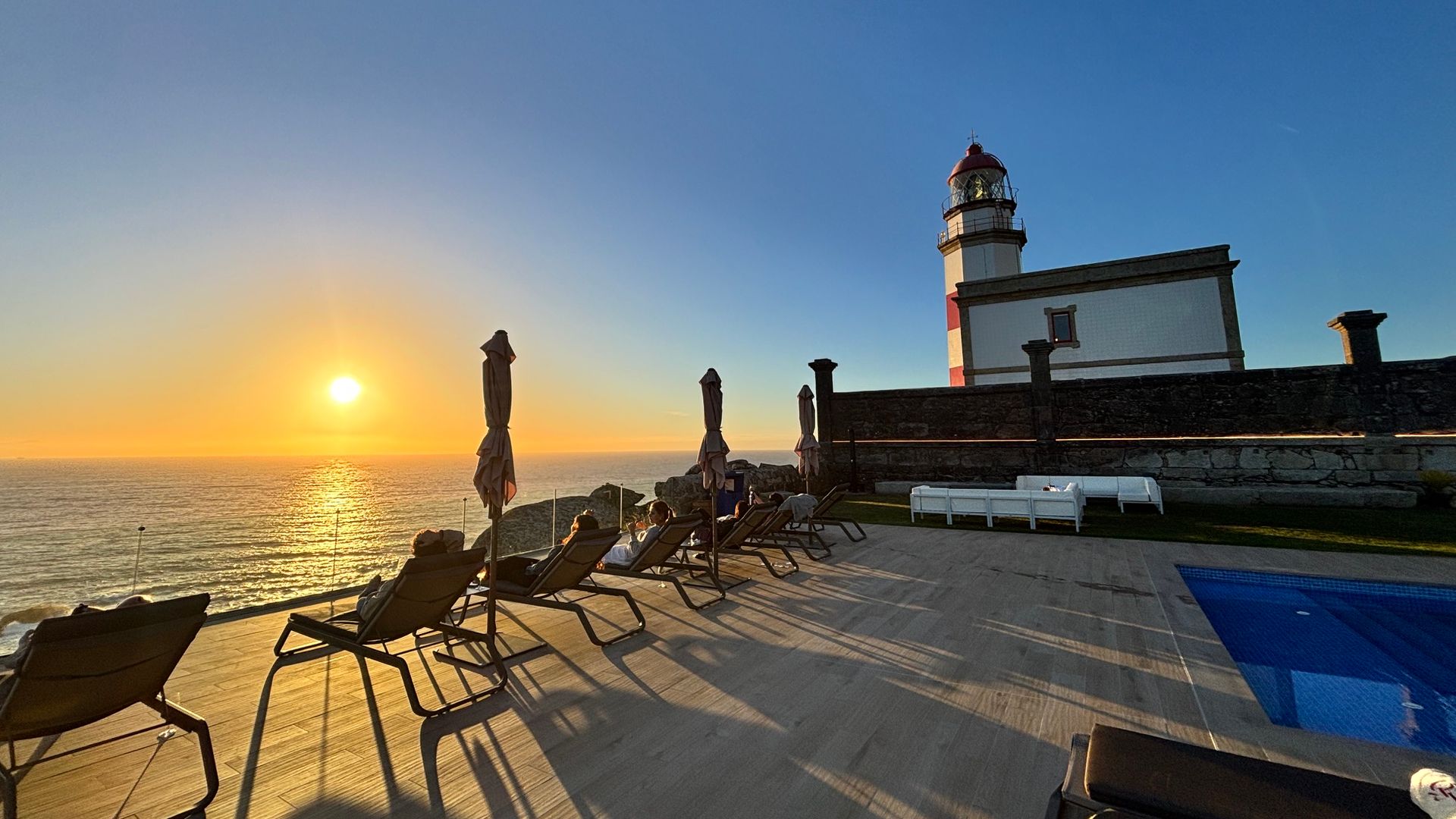 Atardecer en la terraza del Hotel Boutique Faro Silleiro, Pontevedra