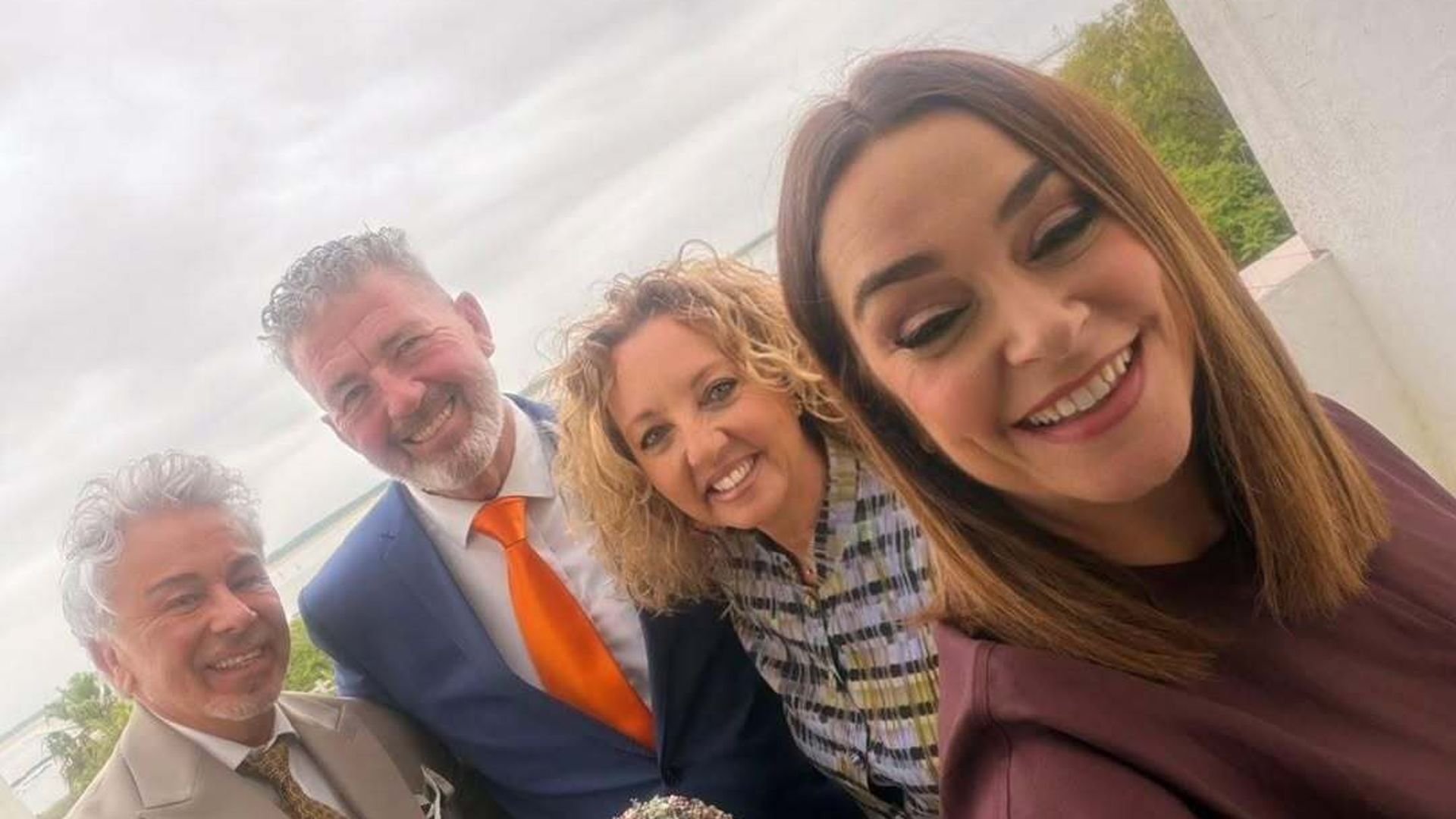 Toñi Moreno, con su familia en la comunión de su sobrino Pepe