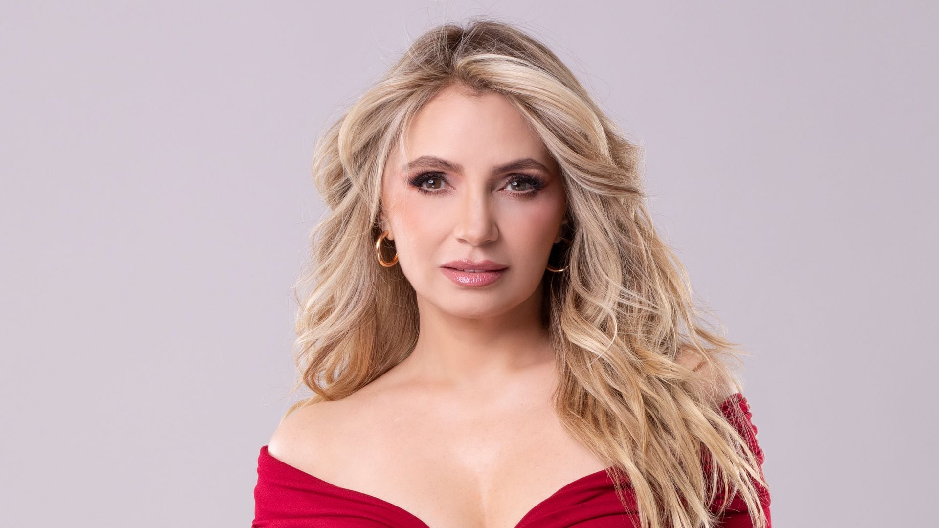 Bella y más fuerte que nunca, así regresa Angélica Rivera a la televisión tras 18 años