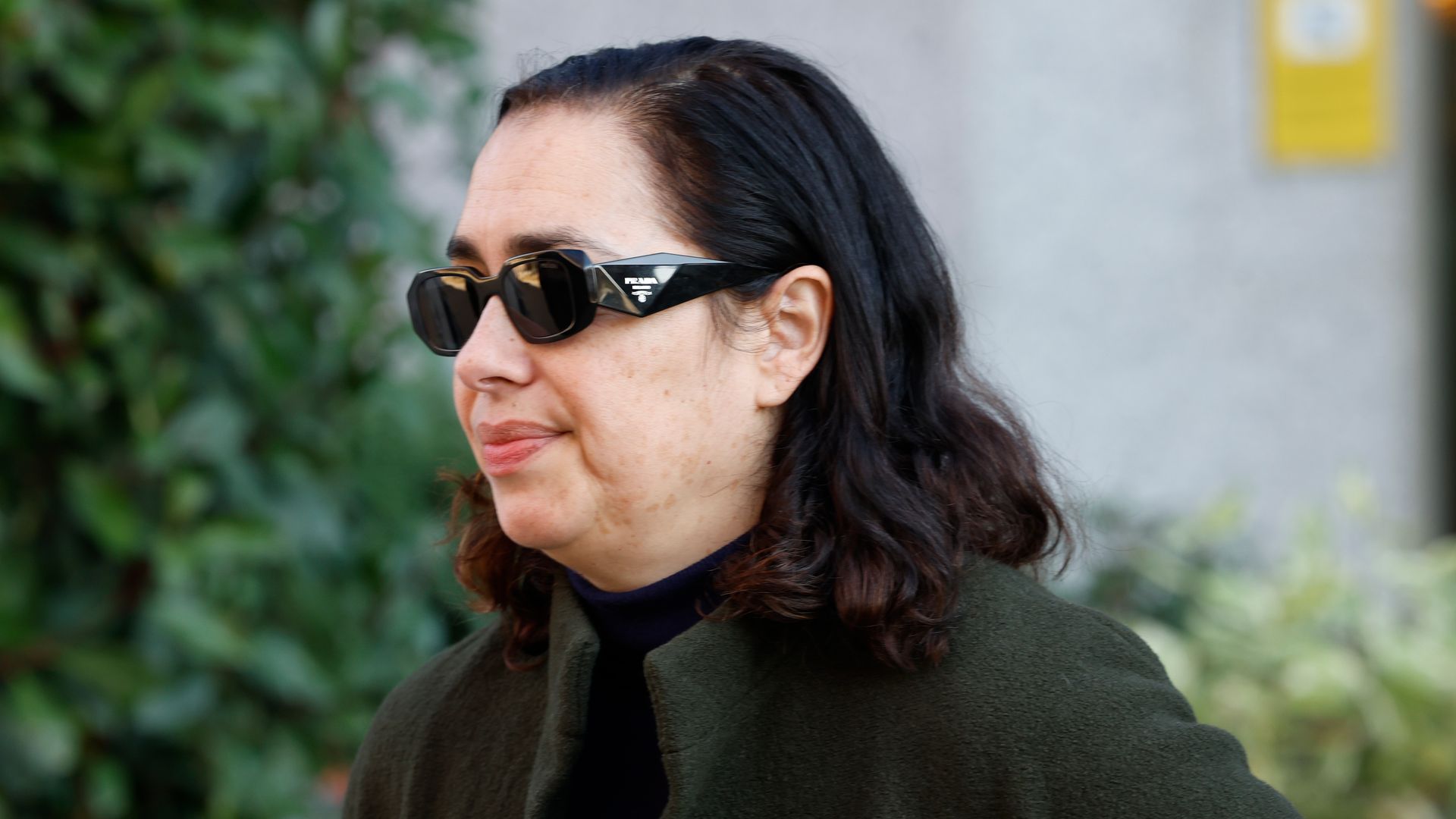 María Isasi, hija de Marisa Paredes, arropada por compañeros en el Tanatorio de San Isidro