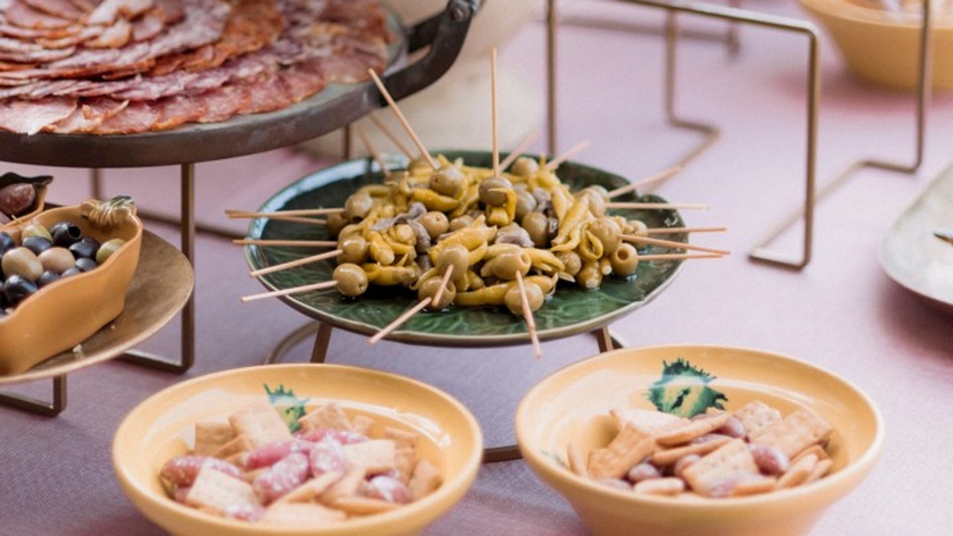 Todos los ingredientes vetados en el menú de boda, según los expertos: "Son platos riquísimos, pero pueden jugar una mala pasada"
