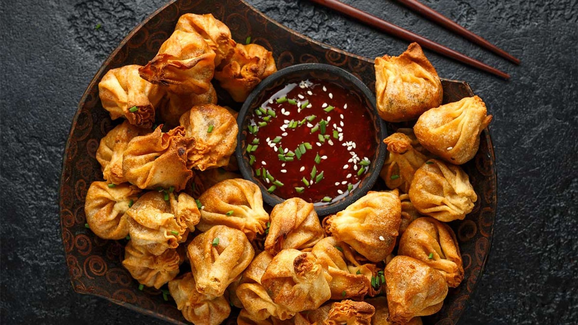 Wonton vegetales fritos con salsa agridulce casera