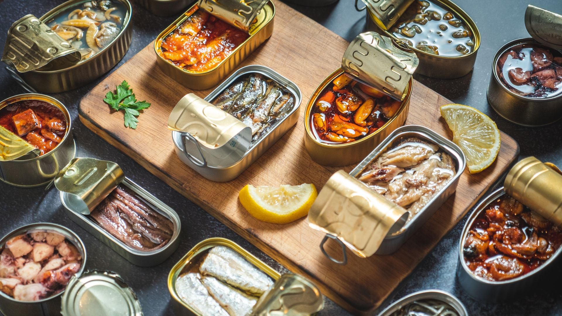 Latas de conservas de pescado