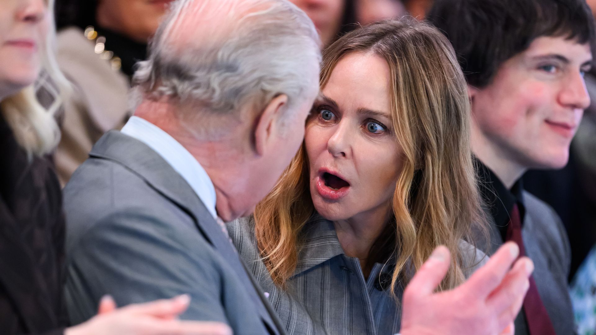El rey Carlos, con Stella McCartney tras el arresto de su hermano: no te pierdas la cara de absoluta sorpresa de la diseñadora