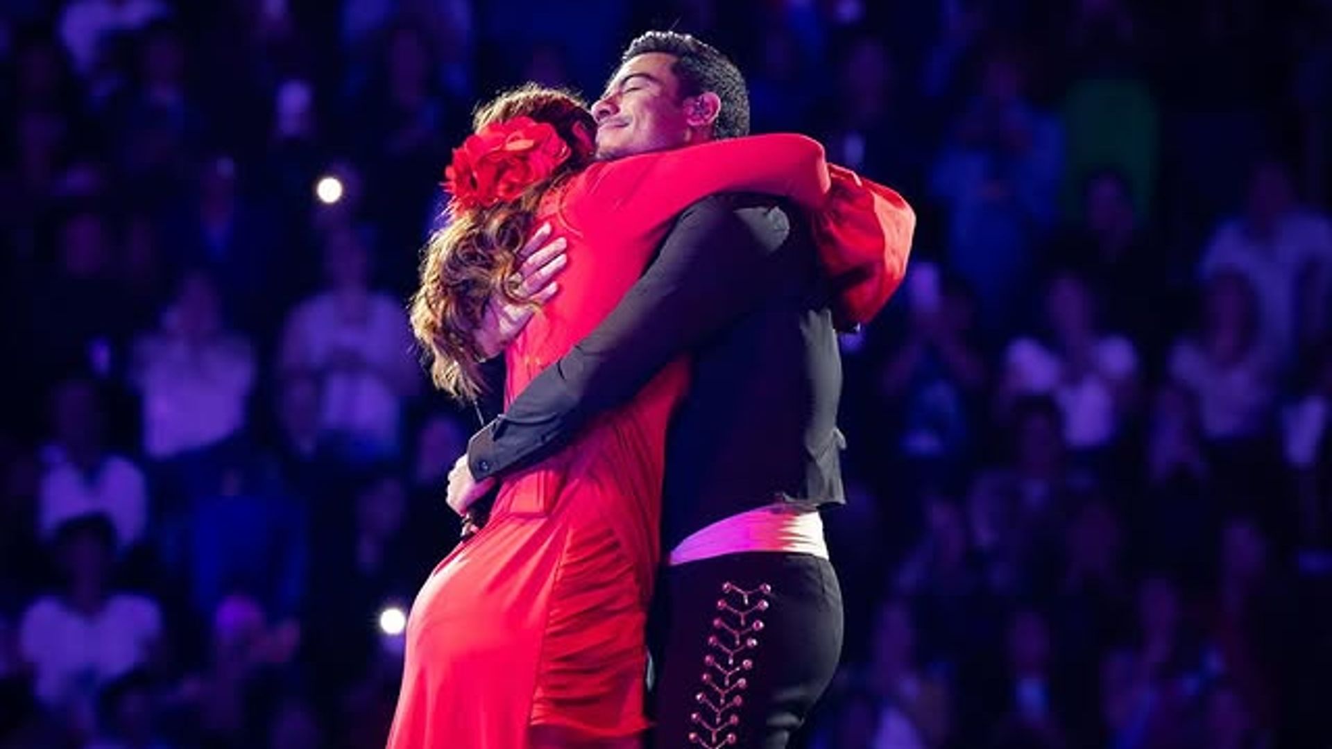 Yuridia y Carlos Rivera en el escenario